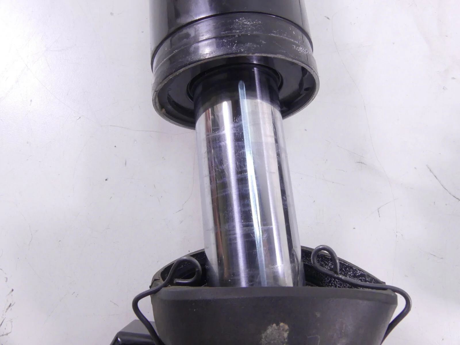 2009 Harley Touring FLHTCU Electra Glide Straight Rear 13" Shock Set 54565-09 - Image 9