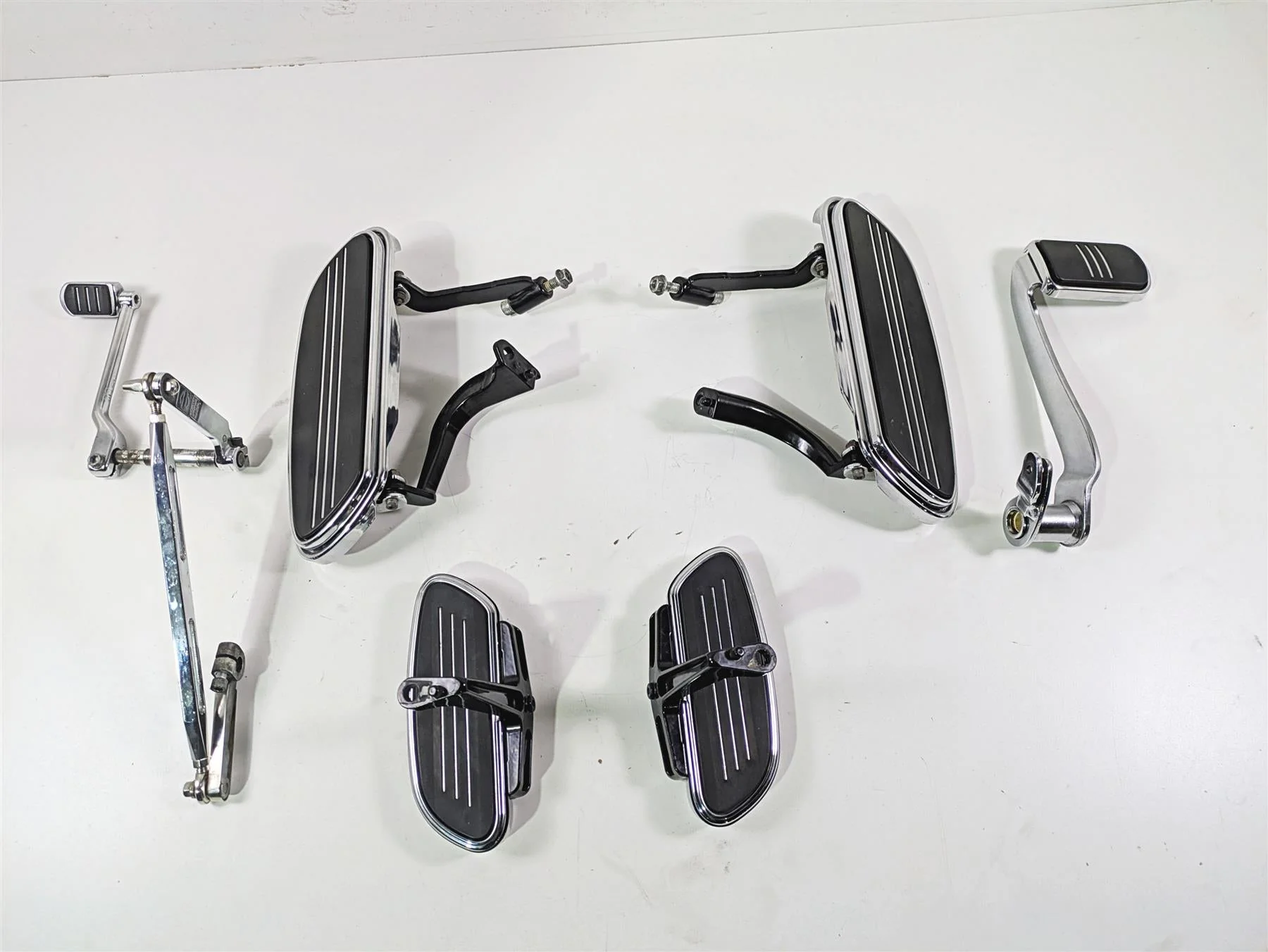 2009 Harley Touring FLHX Street Glide Front Rear Floorboard Pedals Set 50688-04 - Image 2