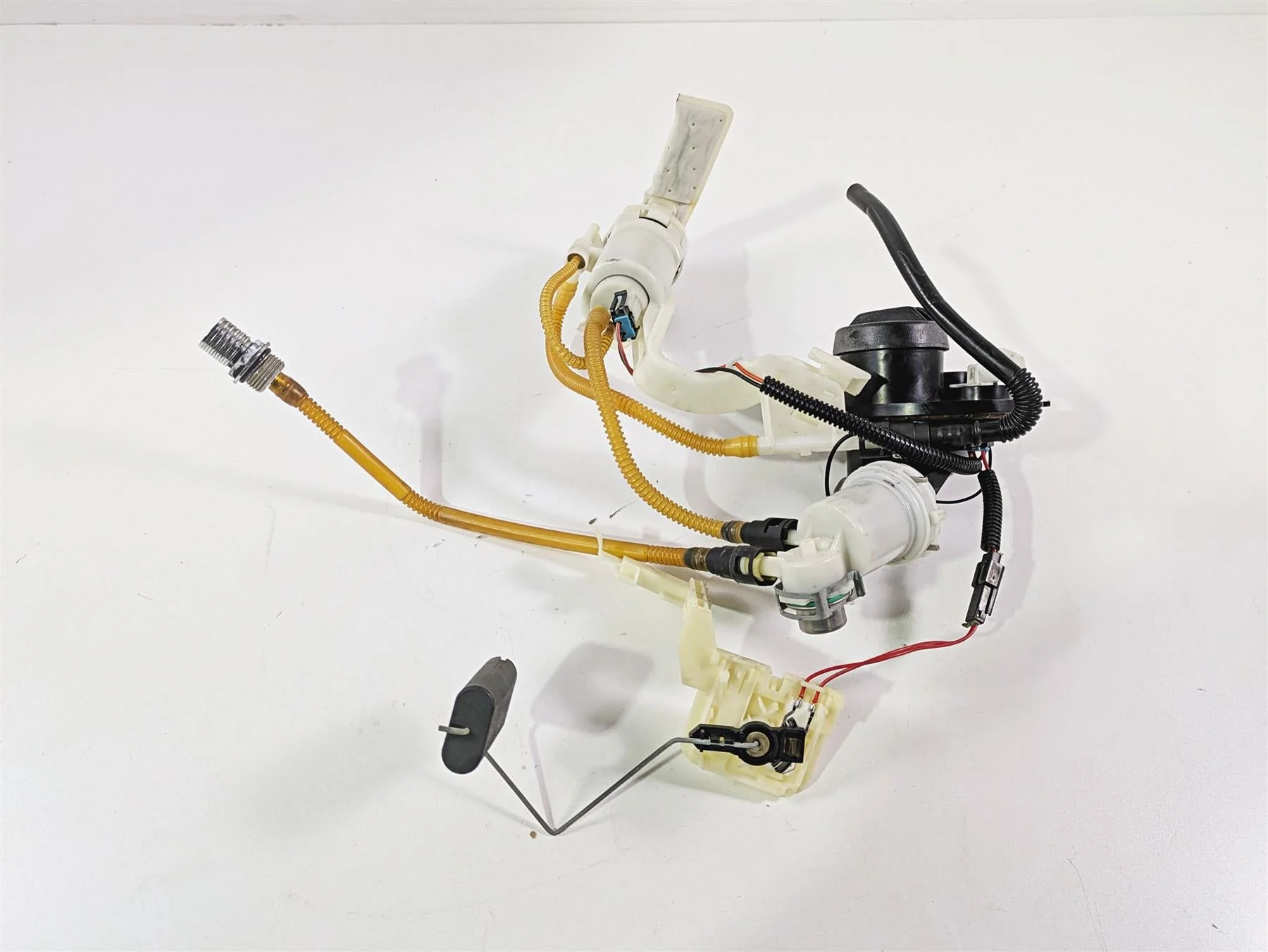 2009 Harley Touring FLHX Street Glide Fuel Gas Petrol Pump - Tested 75069-08D