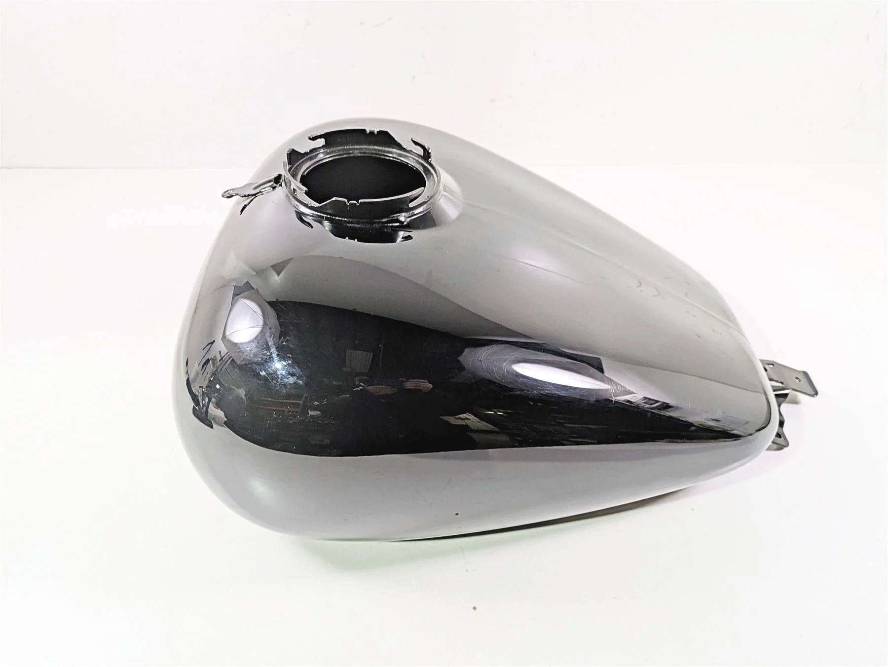 2009 Harley Touring FLHX Street Glide Fuel Gas Petrol Tank Reservoir 61356-08