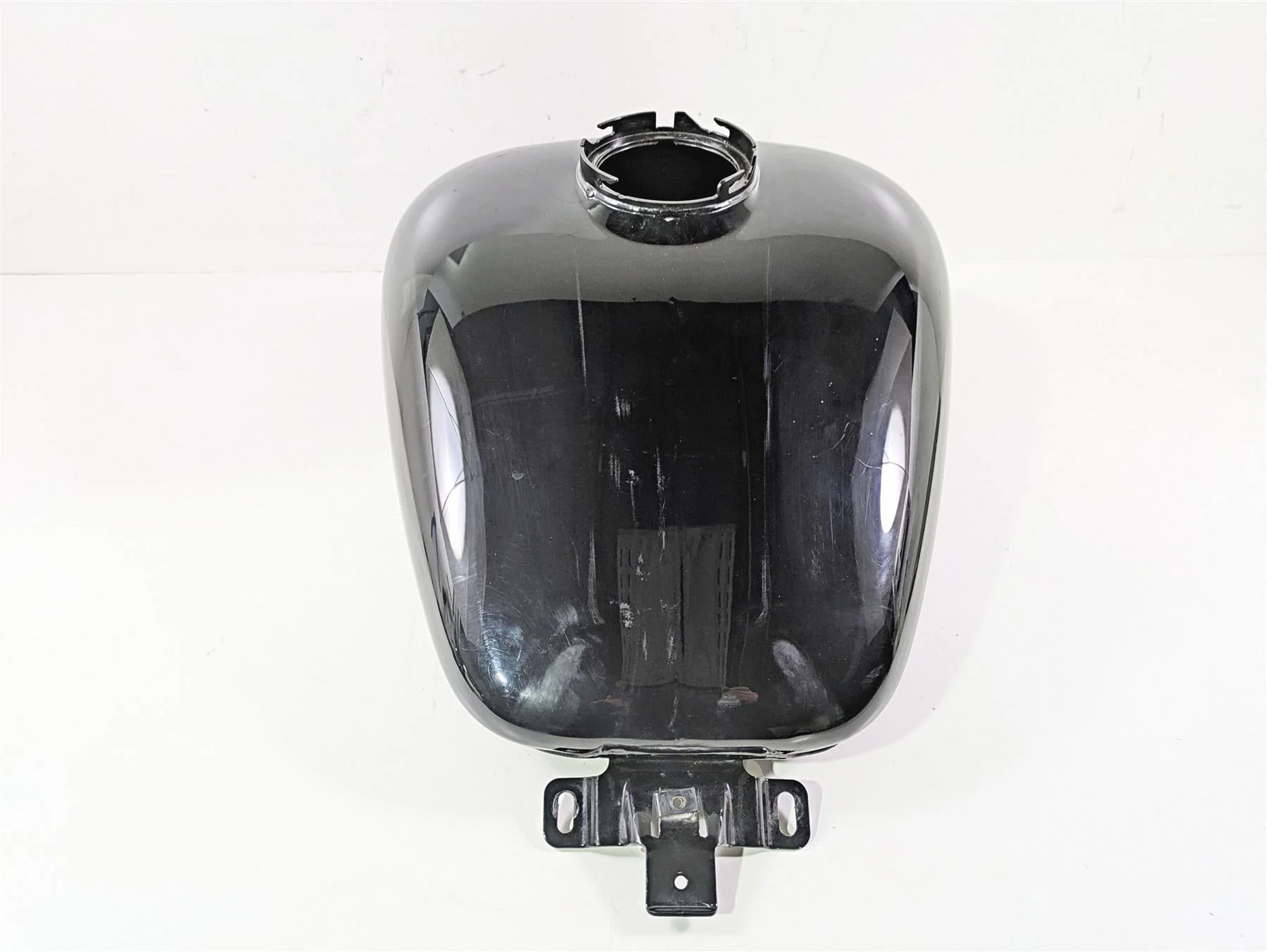 2009 Harley Touring FLHX Street Glide Fuel Gas Petrol Tank Reservoir 61356-08 - Image 4