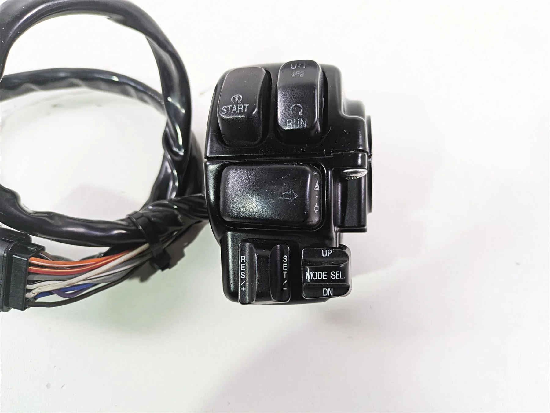 2009 Harley Touring FLHX Street Glide Right Hand Cruise Control Switch 71684-06A - Image 4