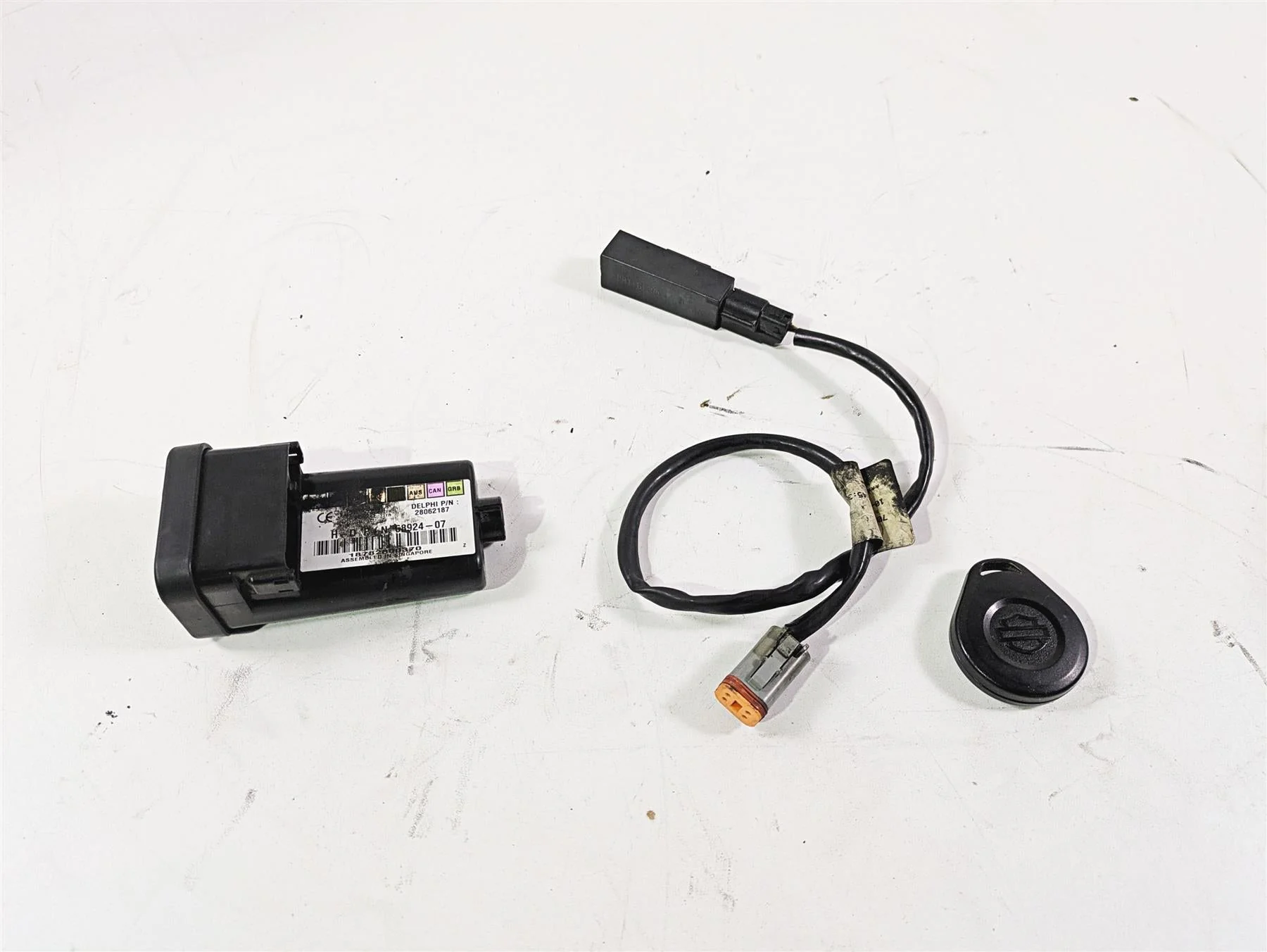 2009 Harley Touring FLHX Street Glide Tssm Security Module Fob Antenna 68924-07