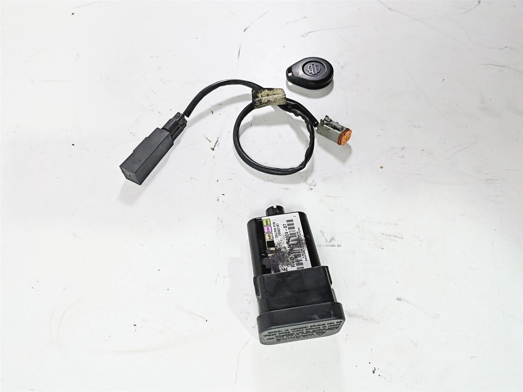 2009 Harley Touring FLHX Street Glide Tssm Security Module Fob Antenna 68924-07 - Image 2