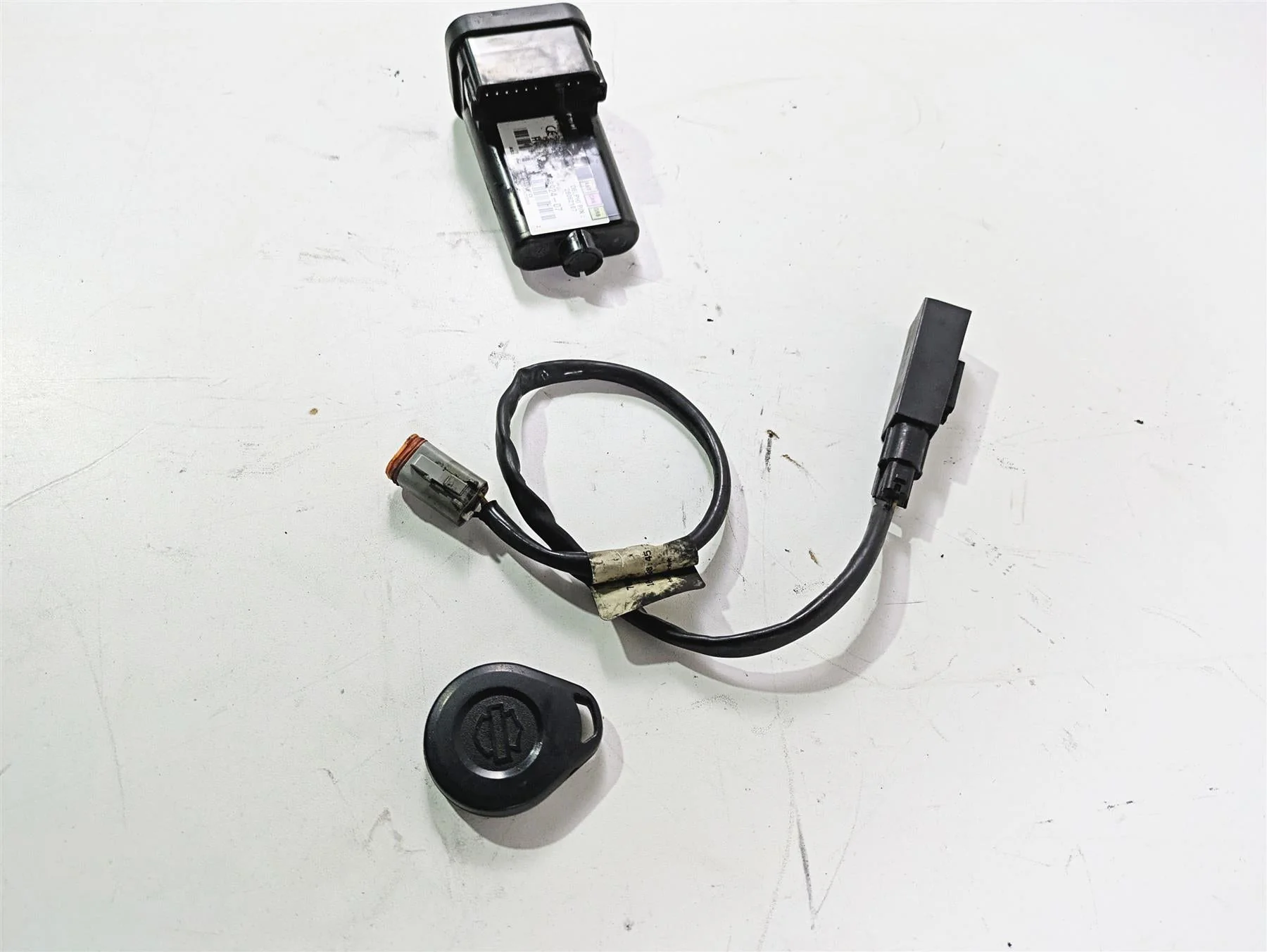 2009 Harley Touring FLHX Street Glide Tssm Security Module Fob Antenna 68924-07 - Image 3