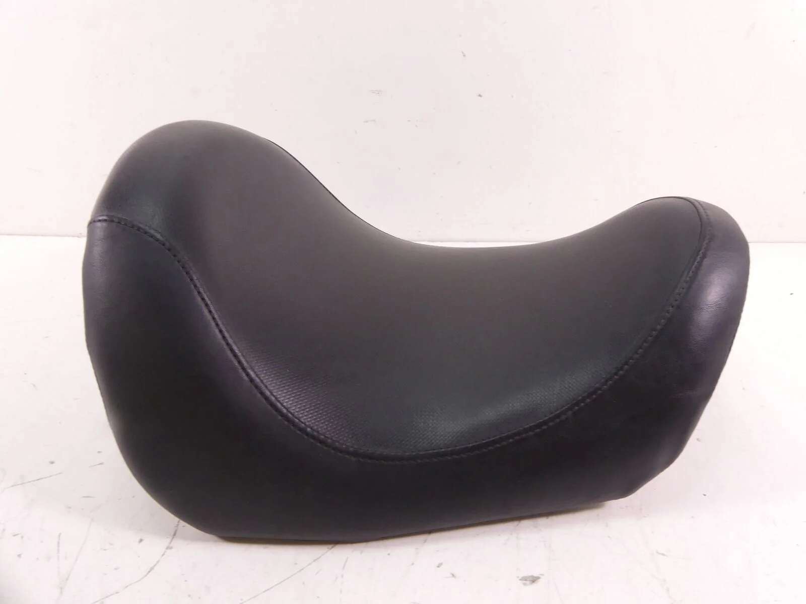 2009 Harley VRSCAW V-Rod Front Rider Driver Saddle Seat - Nice 52383-07 - Image 3