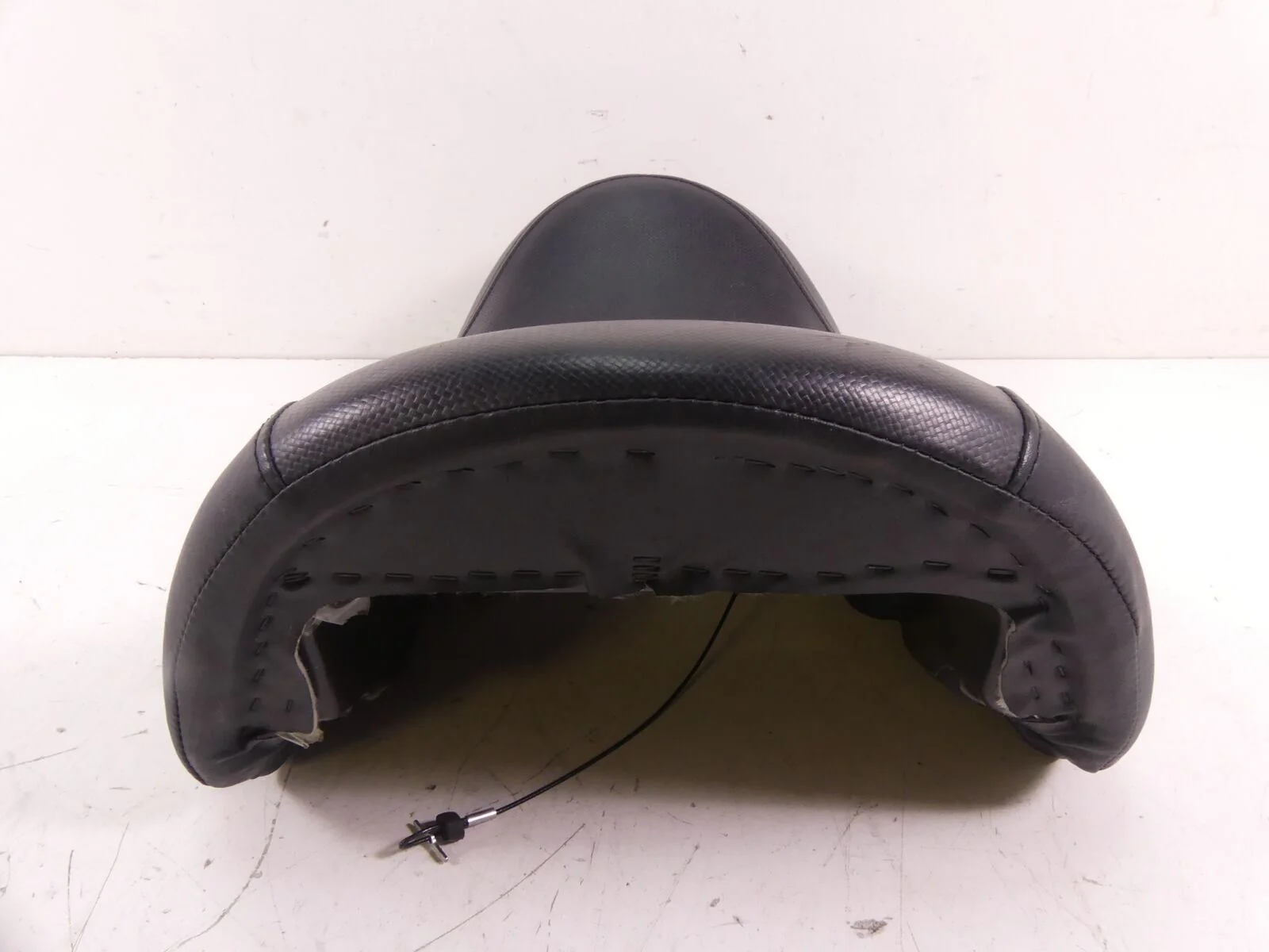 2009 Harley VRSCAW V-Rod Front Rider Driver Saddle Seat - Nice 52383-07 - Image 4