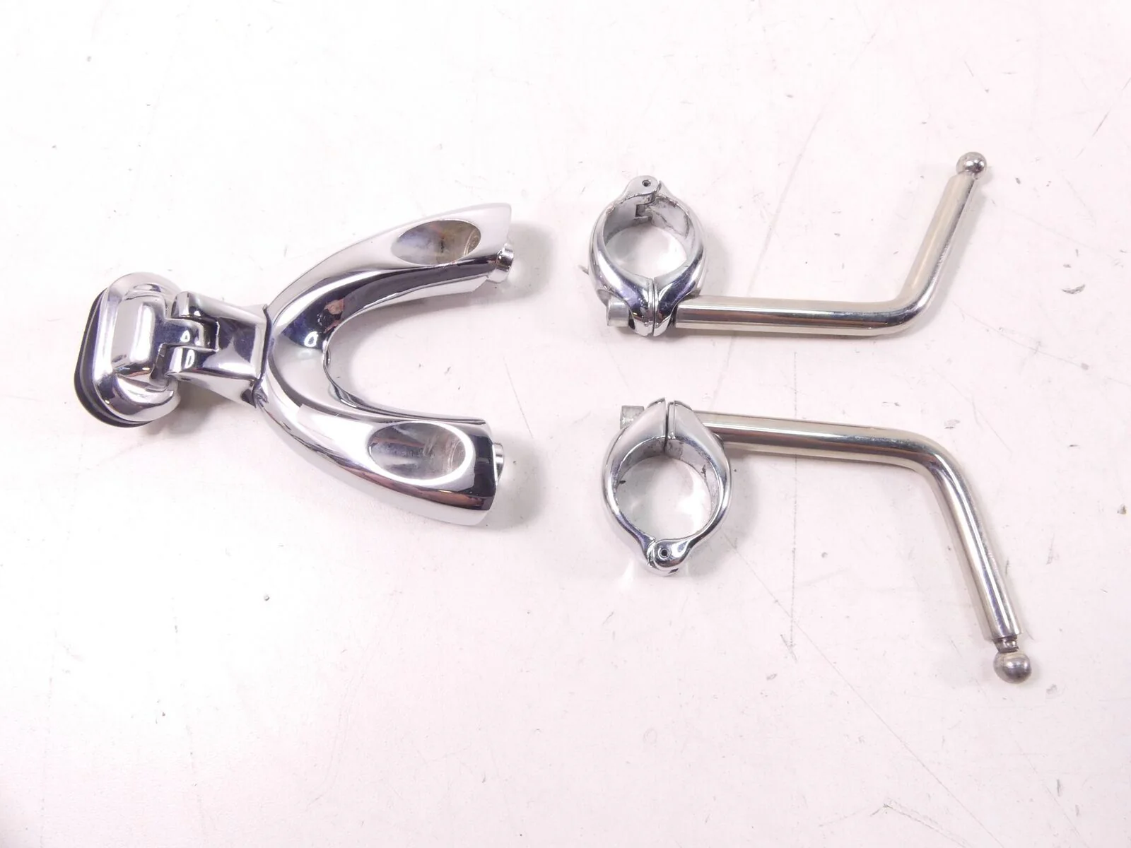 2009 Harley VRSCAW V-Rod Windshield Wind Shield Screen Mount Kit 57786-01 577880 - Image 3
