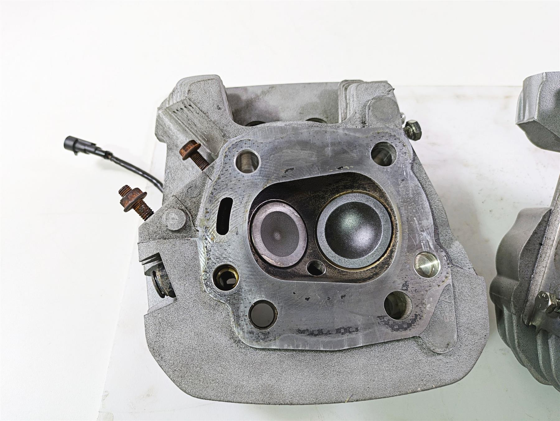 2009 Harley XR1200 Sportster Cylinderhead Cylinder Head Set 17523-08 17524-08 - Image 10