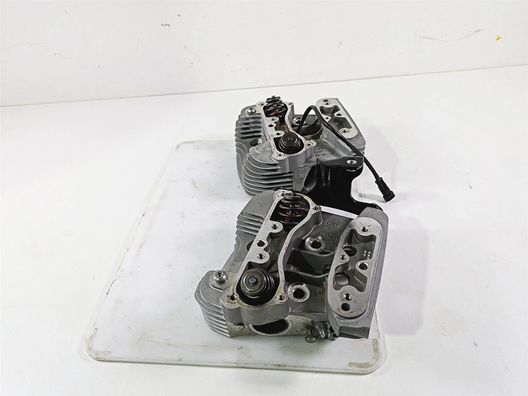 2009 Harley XR1200 Sportster Cylinderhead Cylinder Head Set 17523-08 17524-08 - Image 2