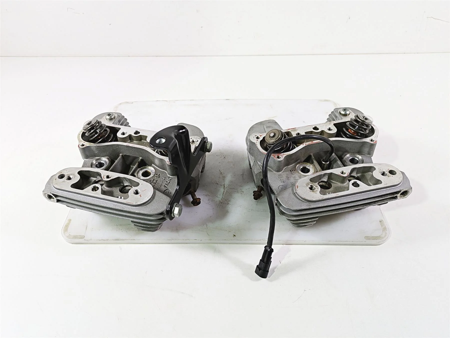 2009 Harley XR1200 Sportster Cylinderhead Cylinder Head Set 17523-08 17524-08 - Image 3