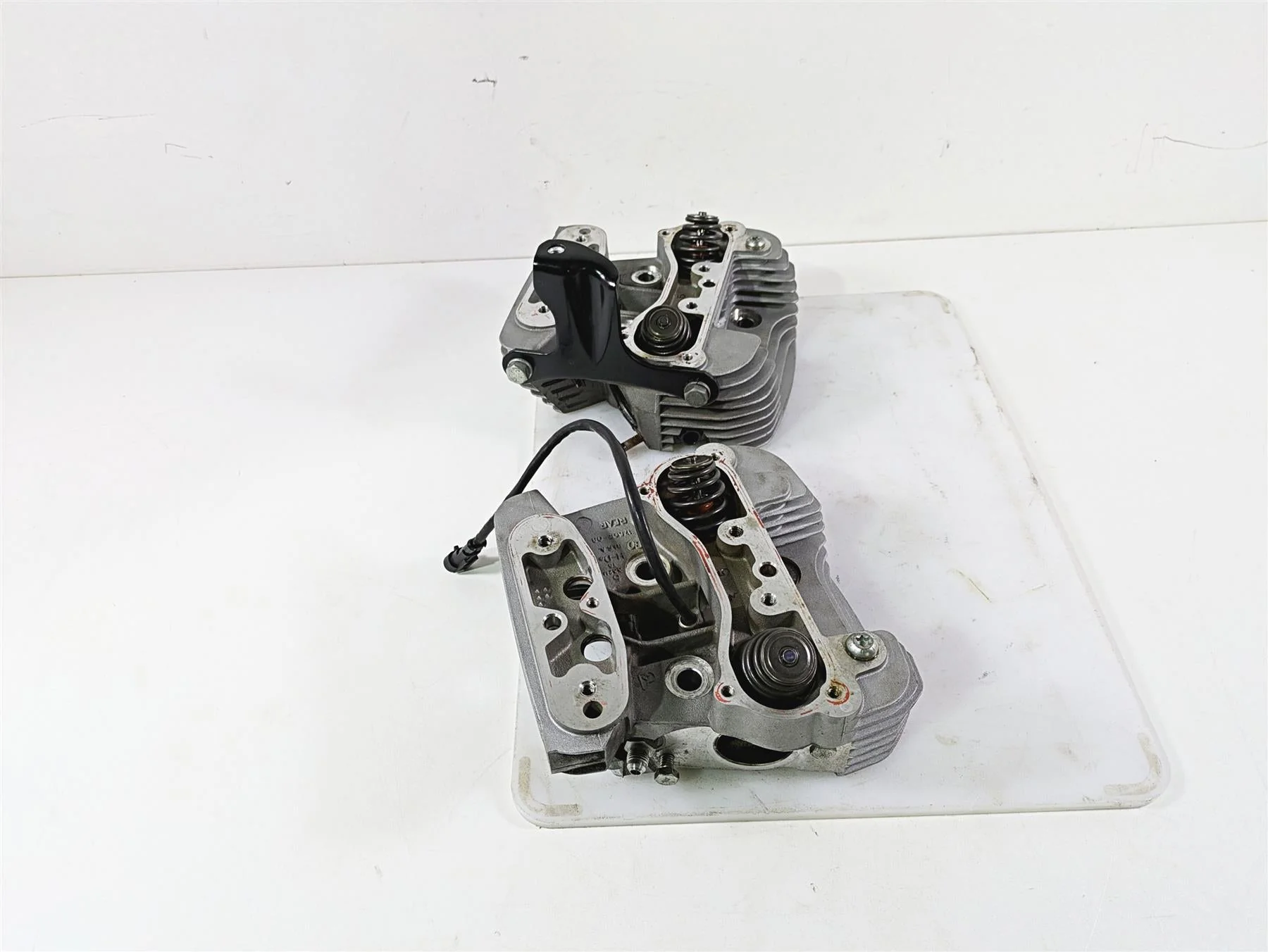 2009 Harley XR1200 Sportster Cylinderhead Cylinder Head Set 17523-08 17524-08 - Image 4