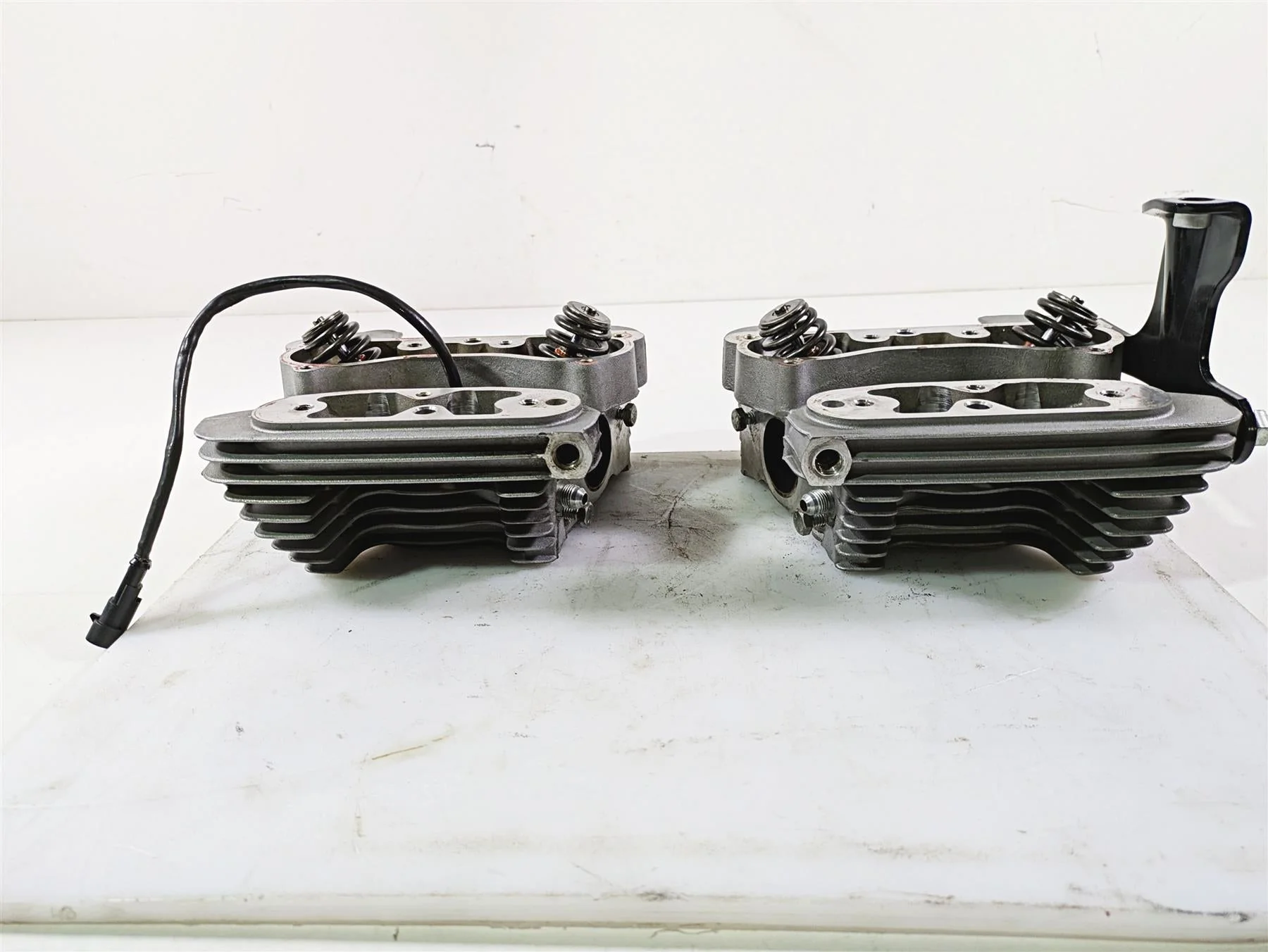 2009 Harley XR1200 Sportster Cylinderhead Cylinder Head Set 17523-08 17524-08 - Image 8