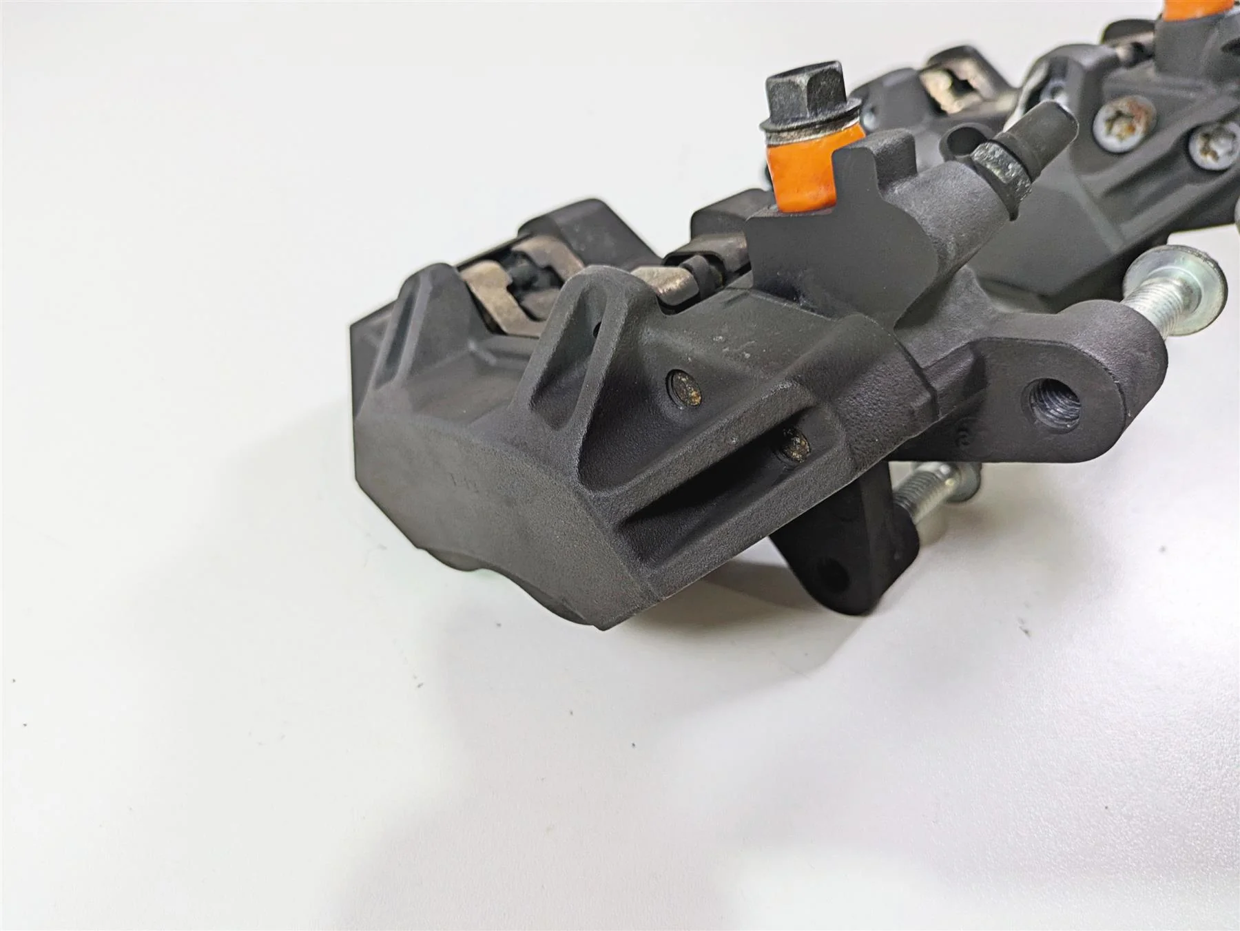 2009 Harley XR1200 Sportster Front Brake Caliper Set 42943-08 42944-08 - Image 10