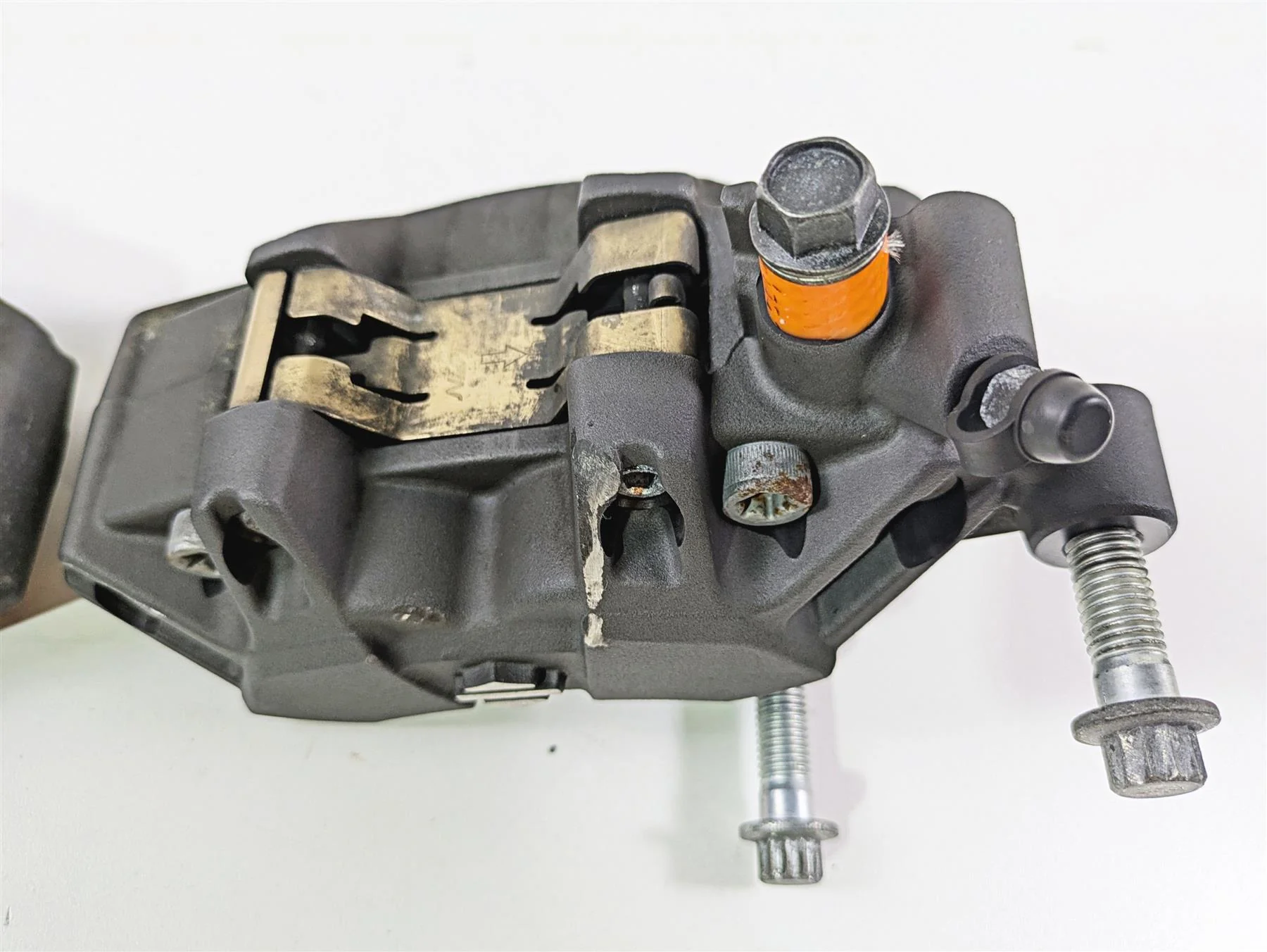 2009 Harley XR1200 Sportster Front Brake Caliper Set 42943-08 42944-08 - Image 5