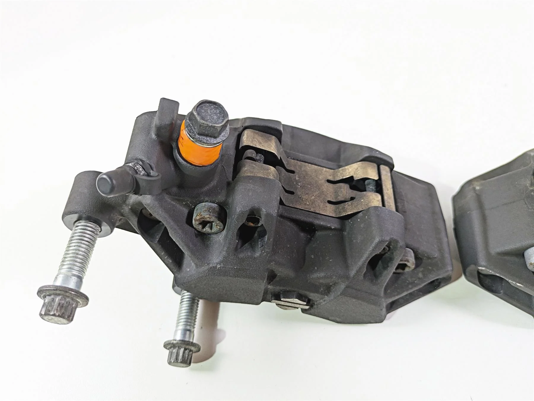 2009 Harley XR1200 Sportster Front Brake Caliper Set 42943-08 42944-08 - Image 6