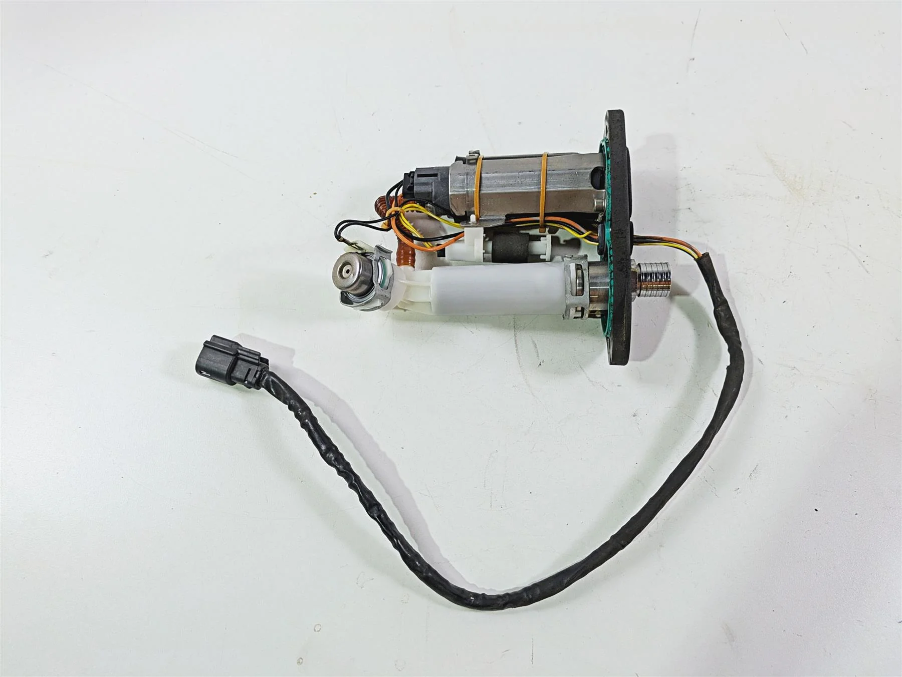2009 Harley XR1200 Sportster Fuel Gas Petrol Pump 75268-07D - Image 5