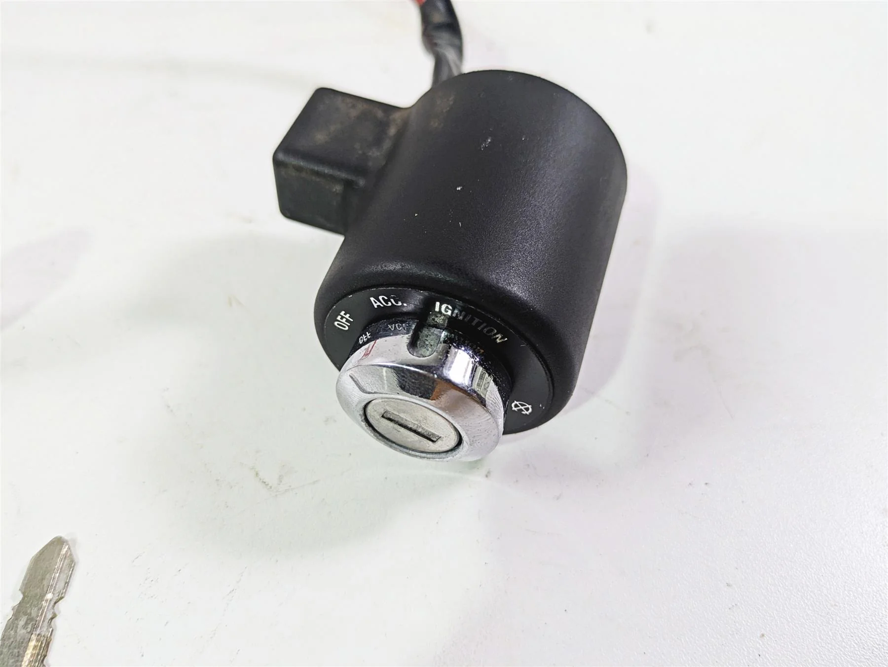 2009 Harley XR1200 Sportster Ignition Switch Steering Lock Key Set 48154-05 - Image 10