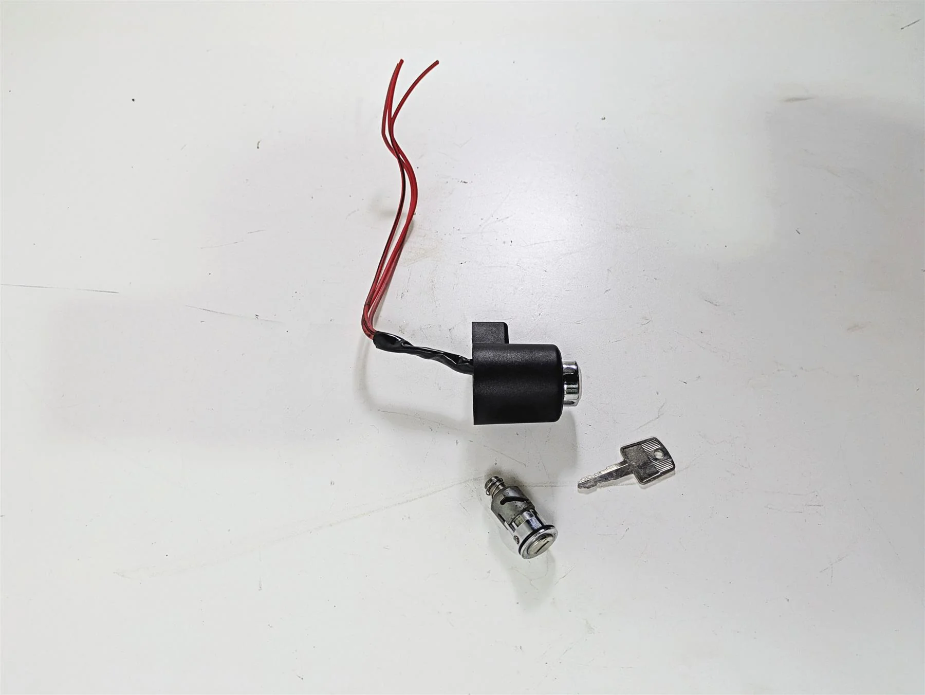 2009 Harley XR1200 Sportster Ignition Switch Steering Lock Key Set 48154-05 - Image 2