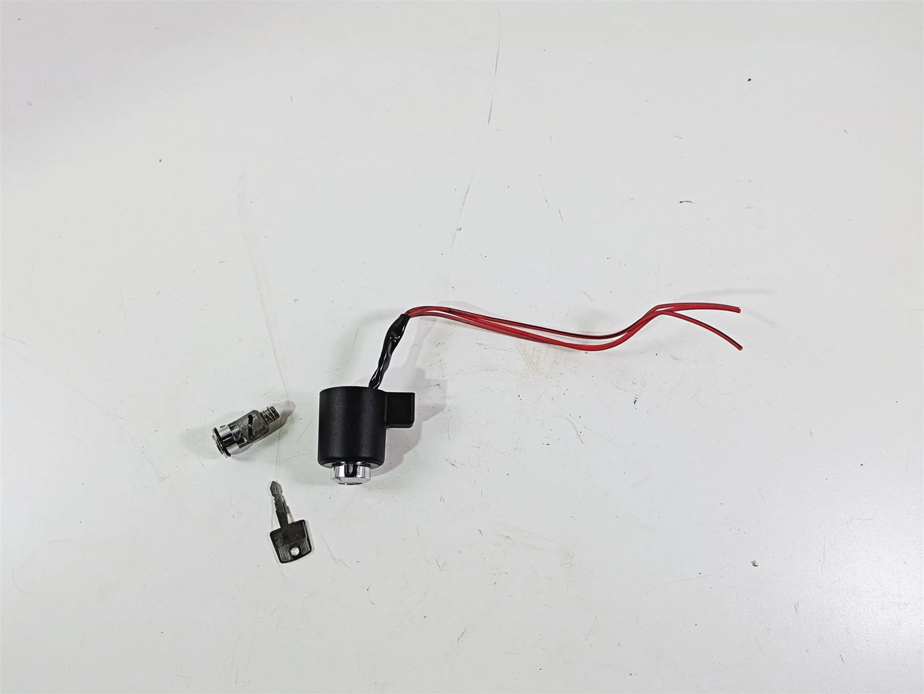2009 Harley XR1200 Sportster Ignition Switch Steering Lock Key Set 48154-05 - Image 3