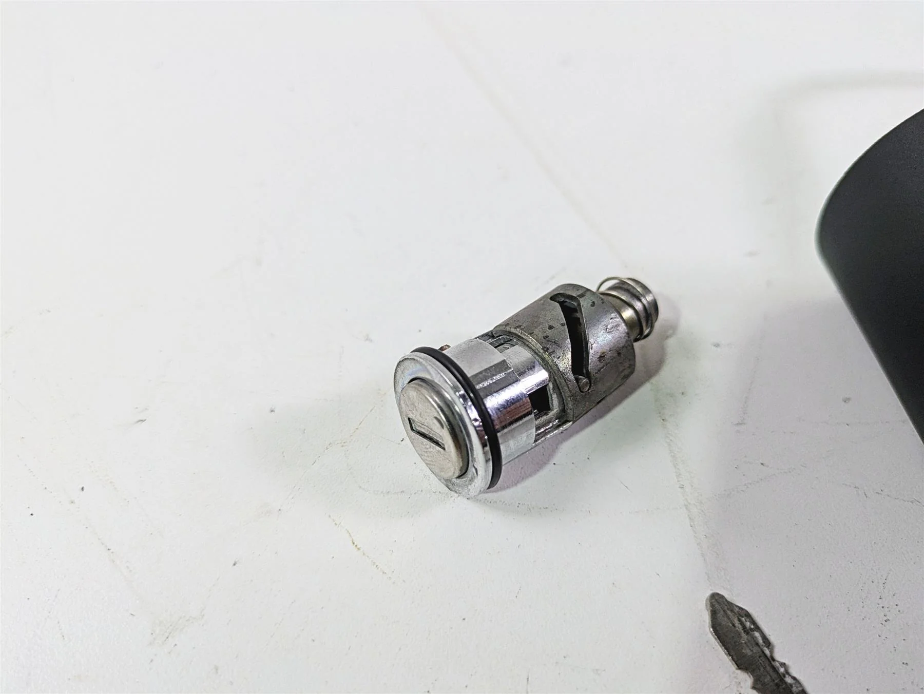 2009 Harley XR1200 Sportster Ignition Switch Steering Lock Key Set 48154-05 - Image 6