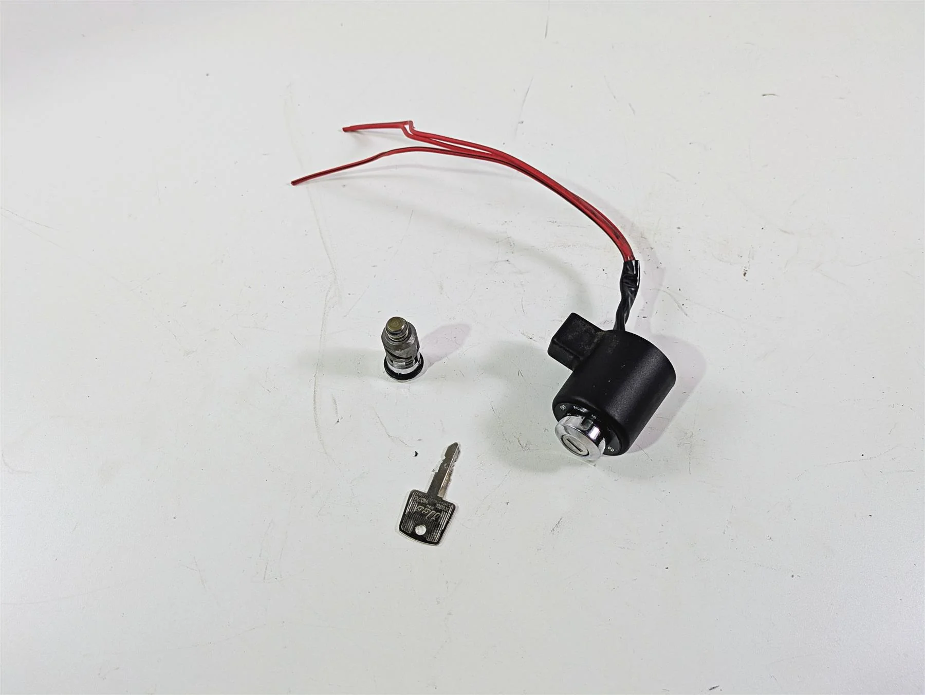 2009 Harley XR1200 Sportster Ignition Switch Steering Lock Key Set 48154-05 - Image 8
