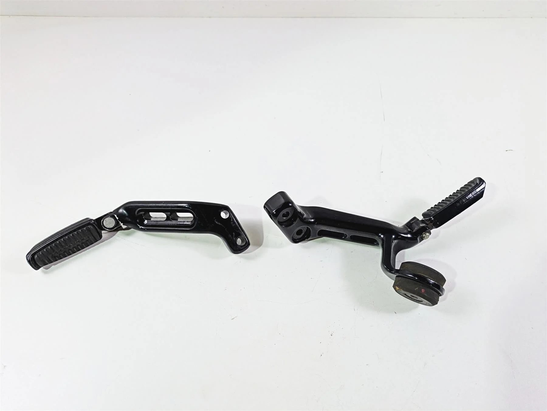 2009 Harley XR1200 Sportster Passenger Foot Peg Rest Set 51049-08 51048-08