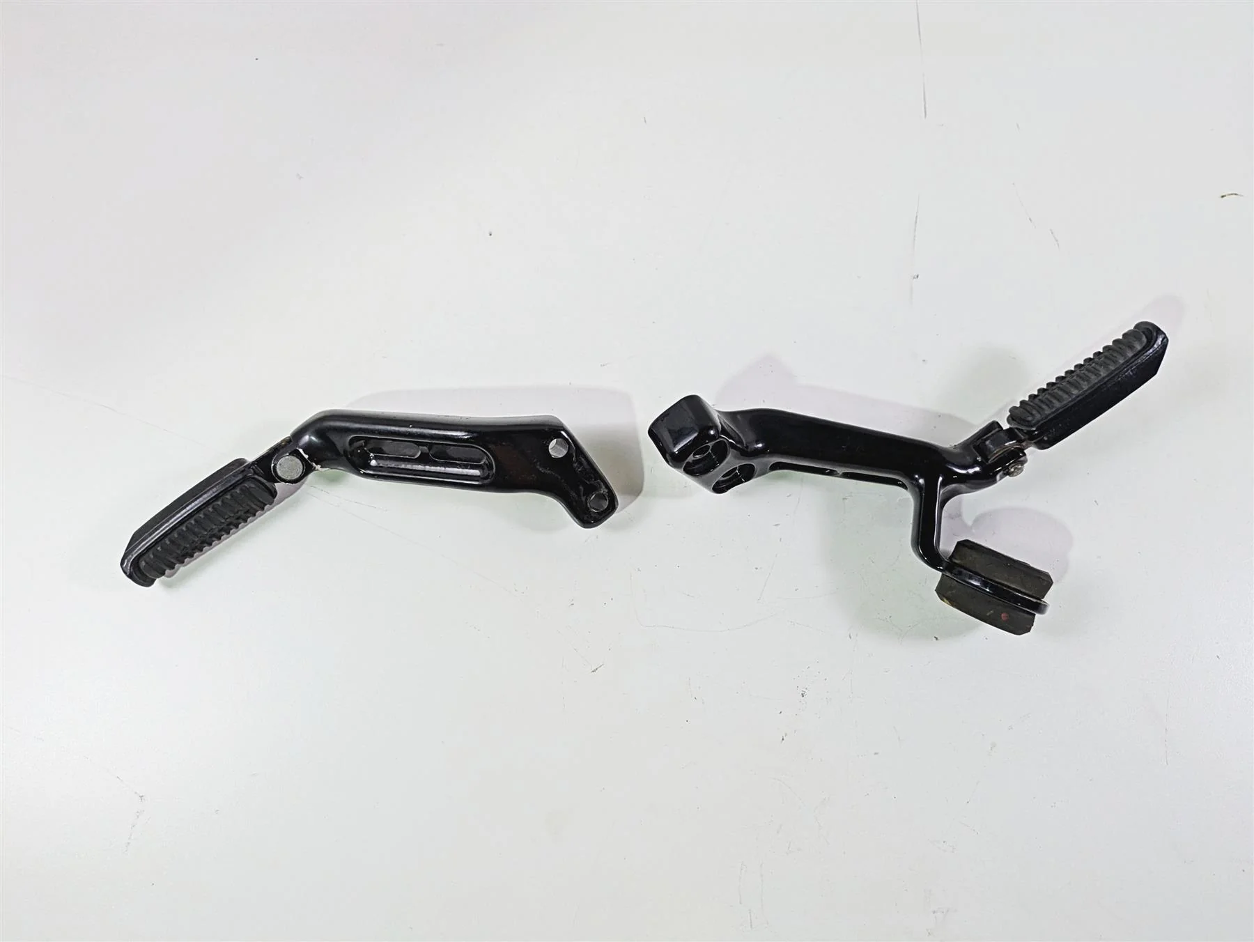 2009 Harley XR1200 Sportster Passenger Foot Peg Rest Set 51049-08 51048-08 - Image 3