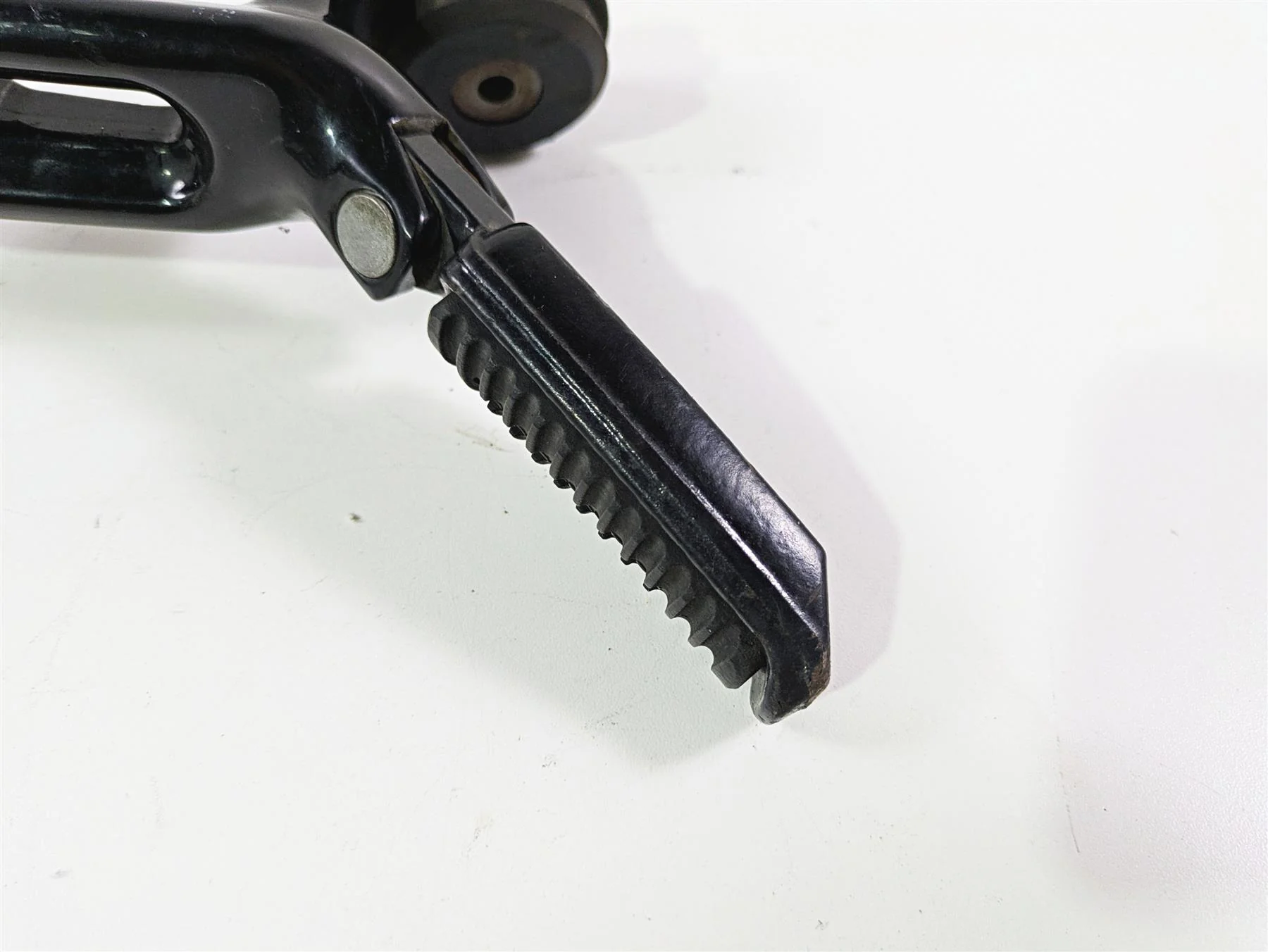2009 Harley XR1200 Sportster Passenger Foot Peg Rest Set 51049-08 51048-08 - Image 7