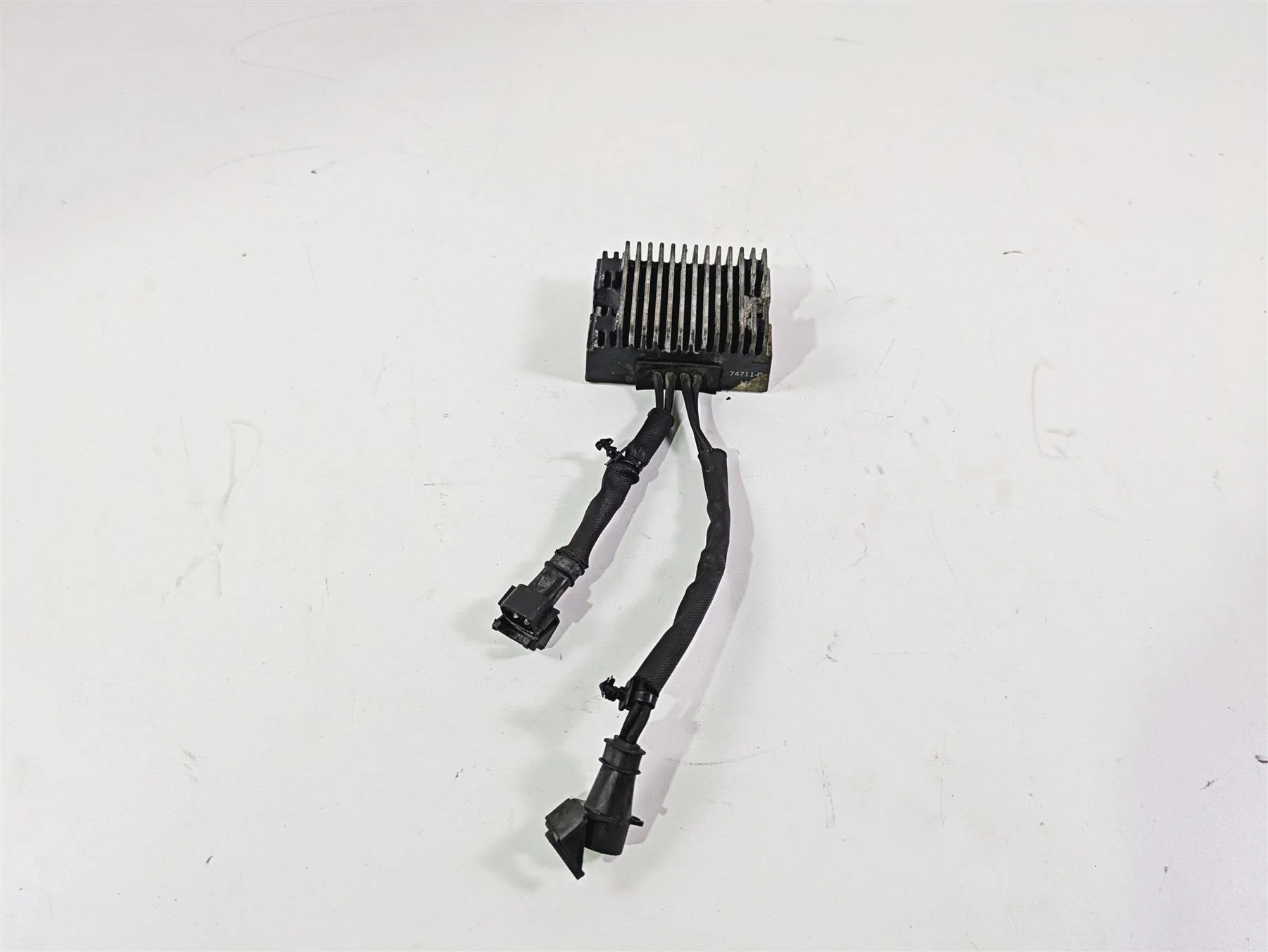 2009 Harley XR1200 Sportster Rectifier Voltage Regulator 74711-08
