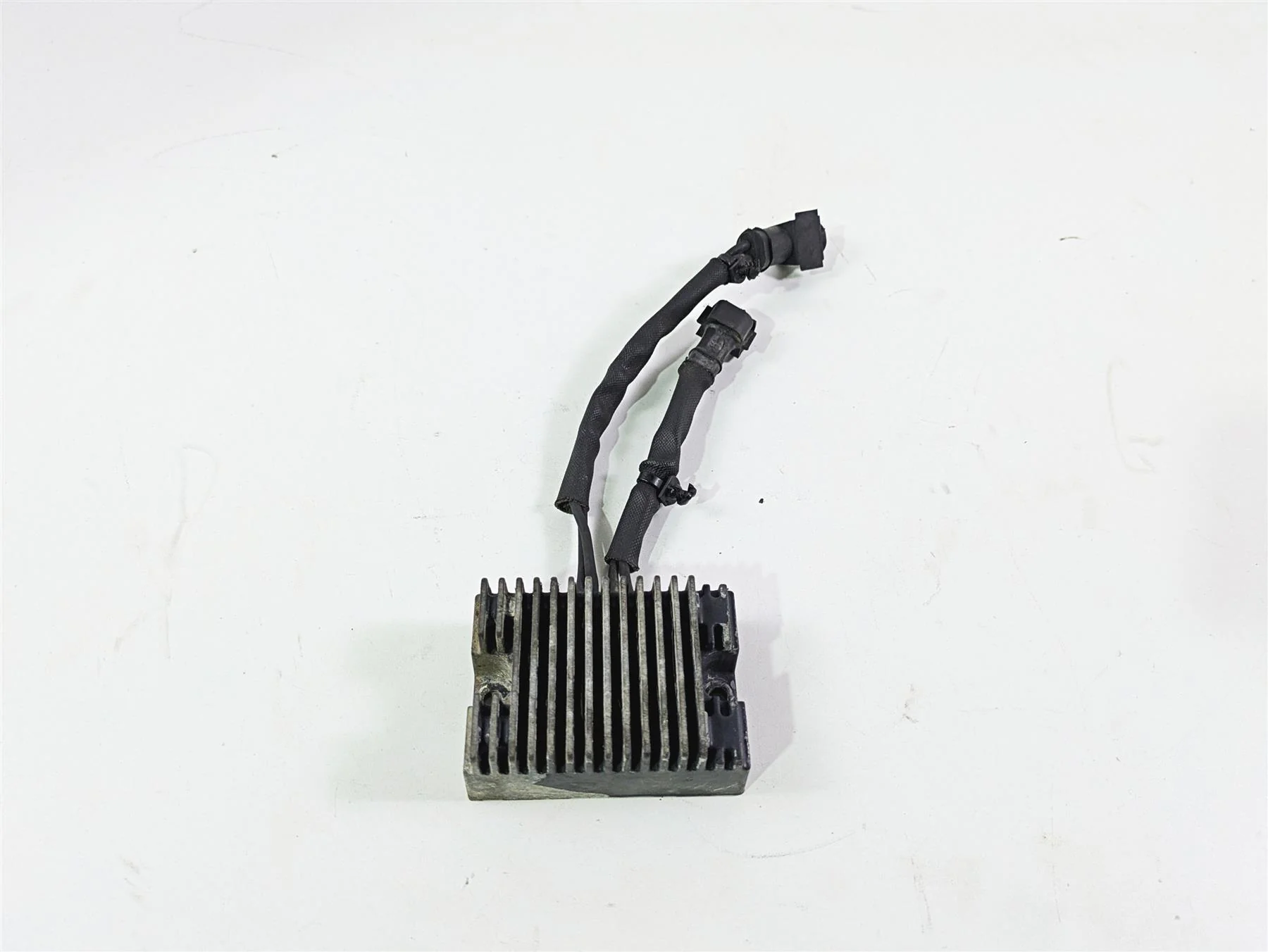 2009 Harley XR1200 Sportster Rectifier Voltage Regulator 74711-08 - Image 3