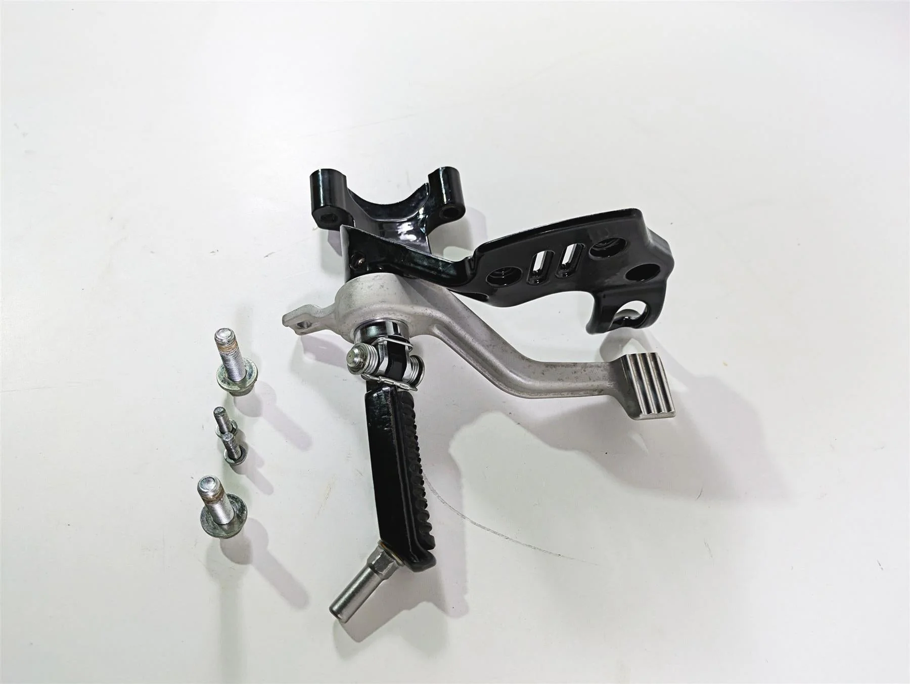 2009 Harley XR1200 Sportster Right Foot Peg & Brake Pedal Set 51045-08 - Image 3