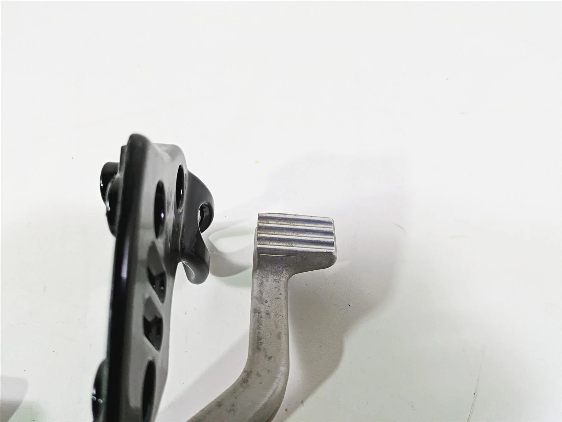 2009 Harley XR1200 Sportster Right Foot Peg & Brake Pedal Set 51045-08 - Image 7