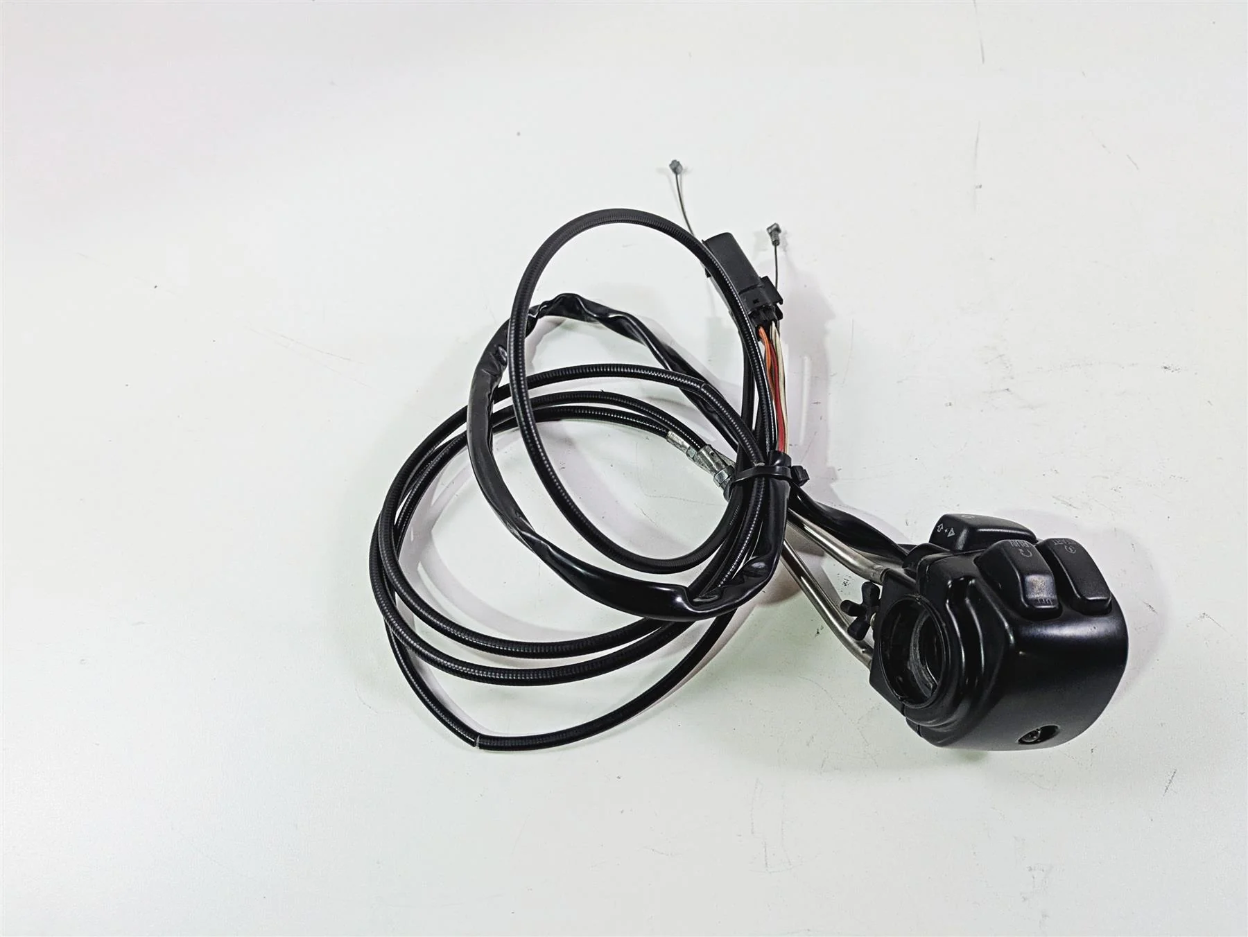 2009 Harley XR1200 Sportster Right Hand Control Switch Throttle -Read 71684-06A - Image 3
