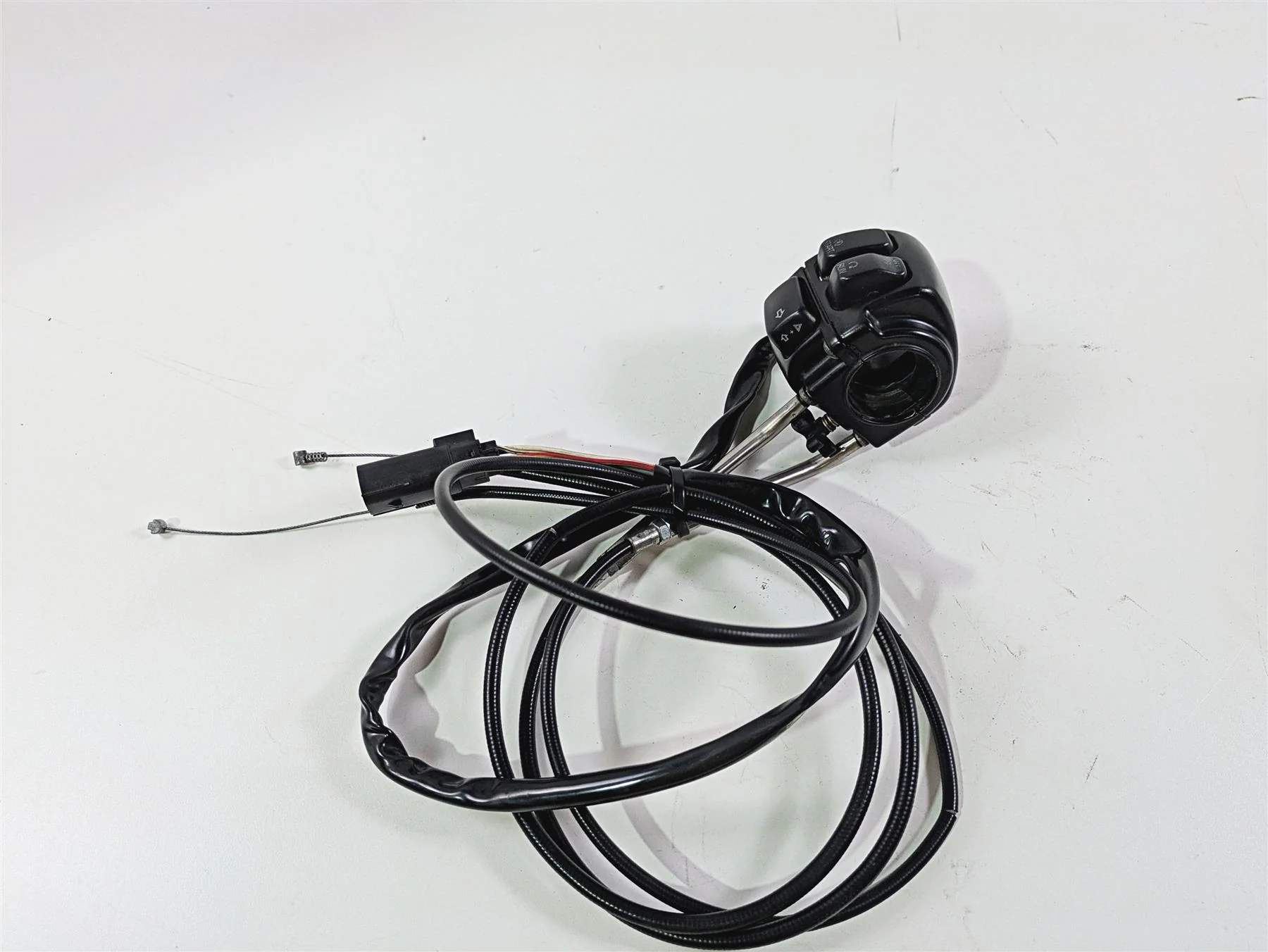 2009 Harley XR1200 Sportster Right Hand Control Switch Throttle -Read 71684-06A - Image 4