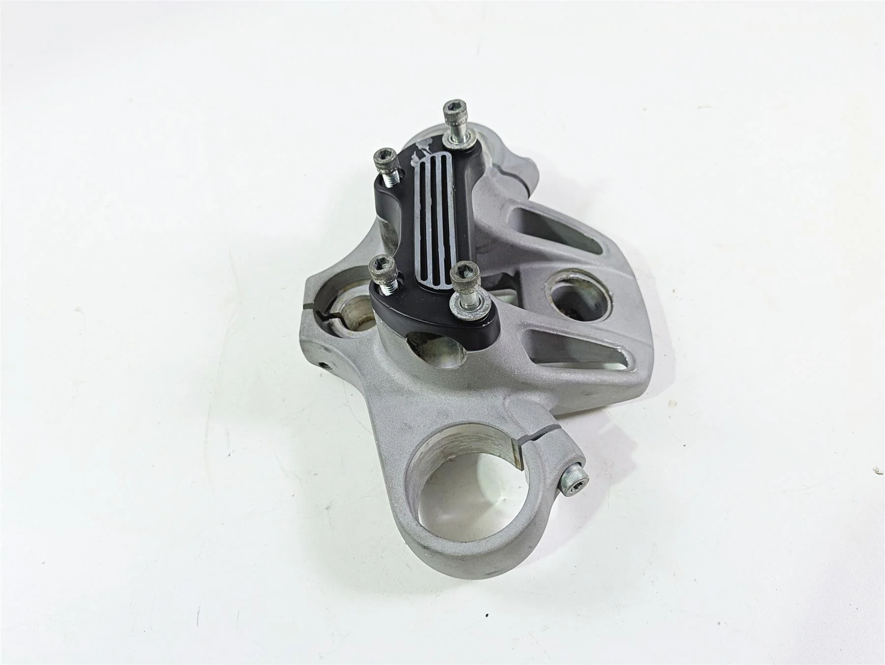 2009 Harley XR1200 Sportster Upper Triple Tree Steering Clamp 46028-08 - Image 4