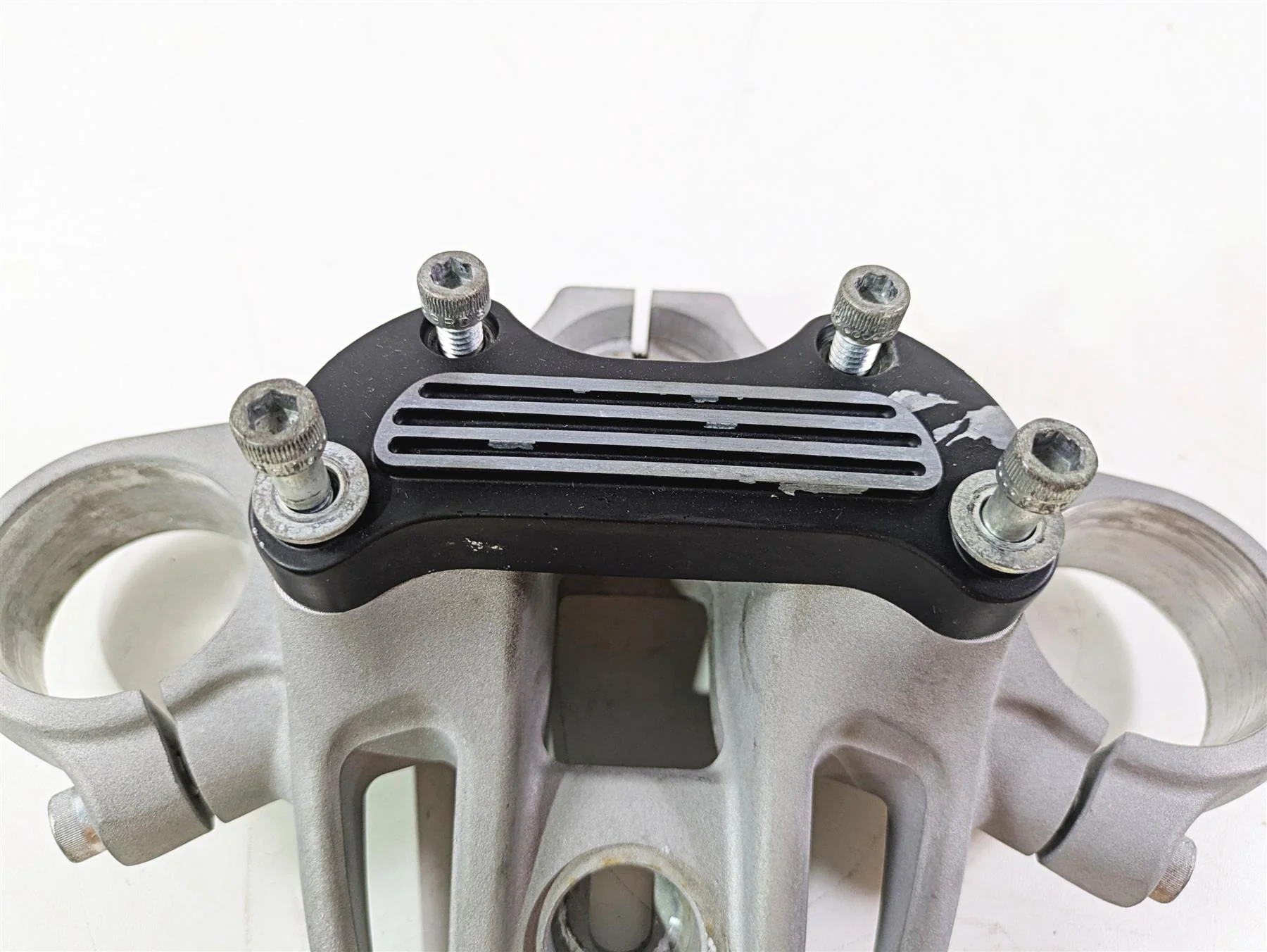 2009 Harley XR1200 Sportster Upper Triple Tree Steering Clamp 46028-08 - Image 9