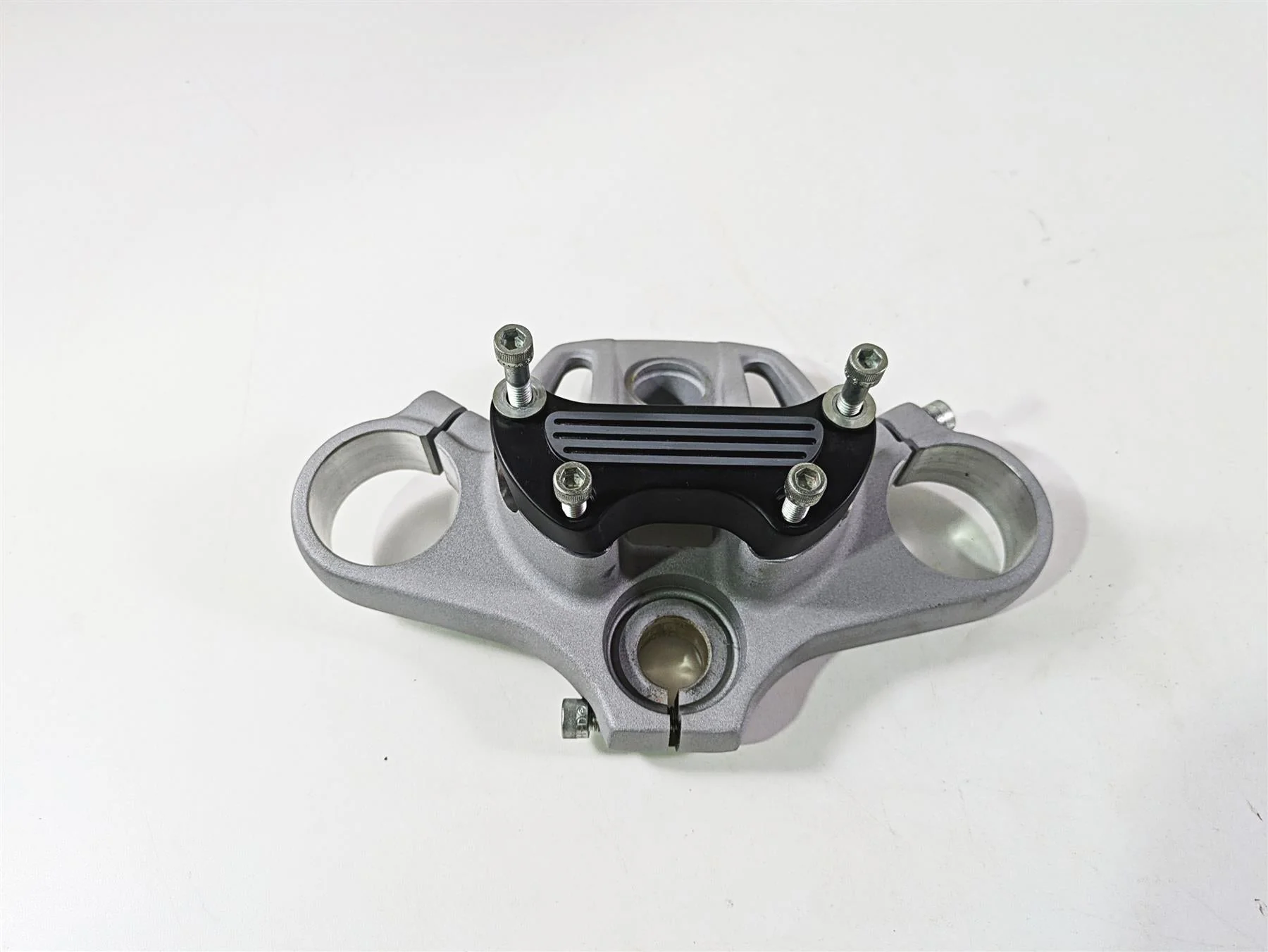 2009 Harley XR1200 Sportster Upper Triple Tree Steering Clamp 55mm 46028-08 - Image 3