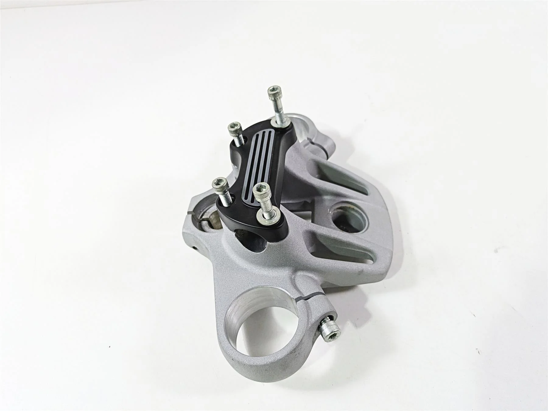 2009 Harley XR1200 Sportster Upper Triple Tree Steering Clamp 55mm 46028-08 - Image 4