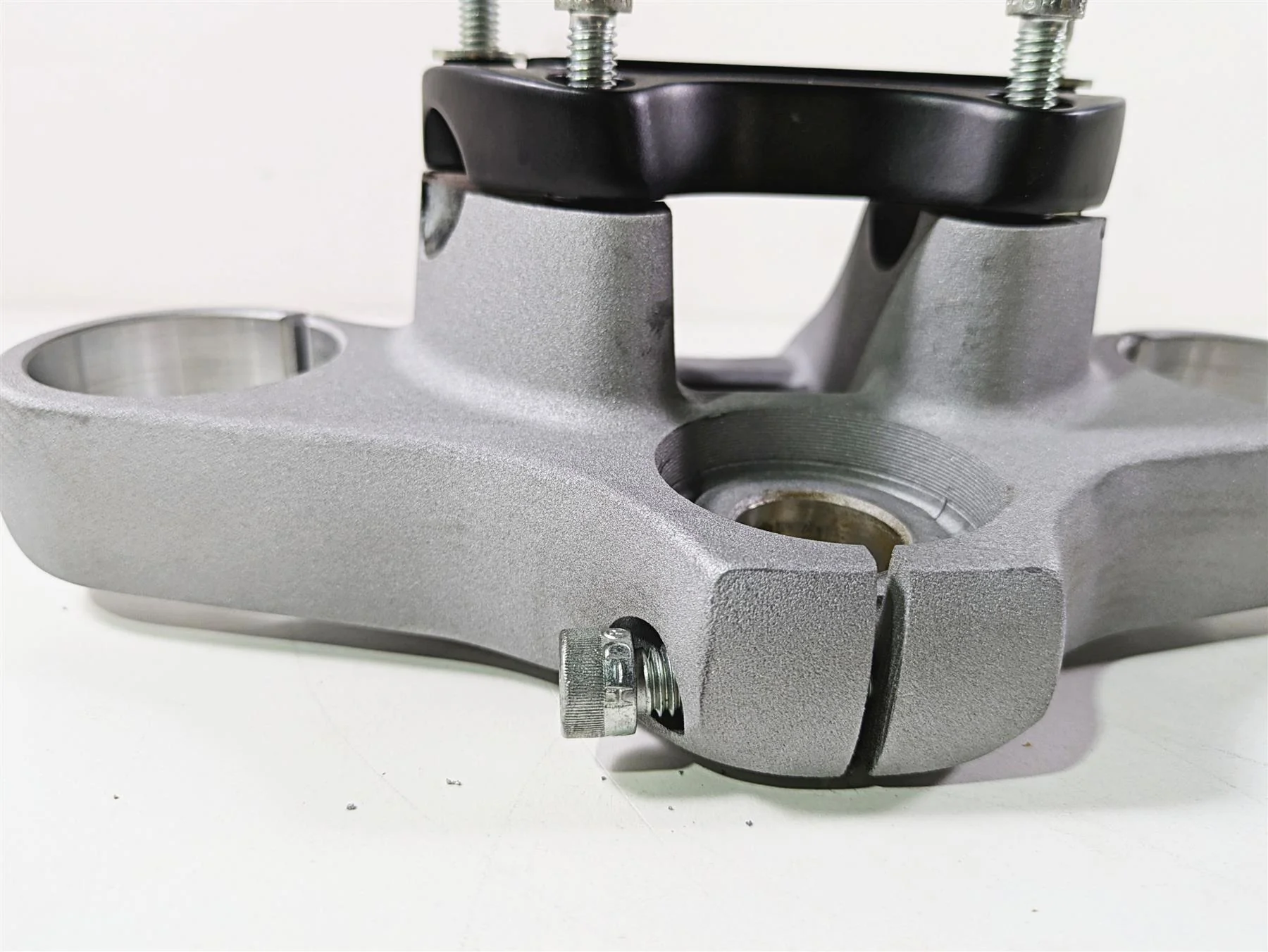 2009 Harley XR1200 Sportster Upper Triple Tree Steering Clamp 55mm 46028-08 - Image 9