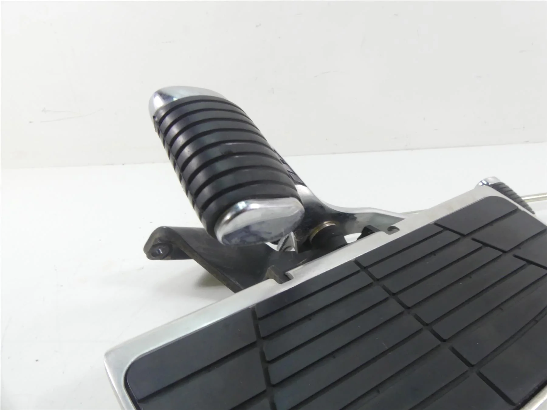 2009 Honda VTX1300 Touring Front Left Floor Board & Shifter Pedal 50625-MEA-670 - Image 6