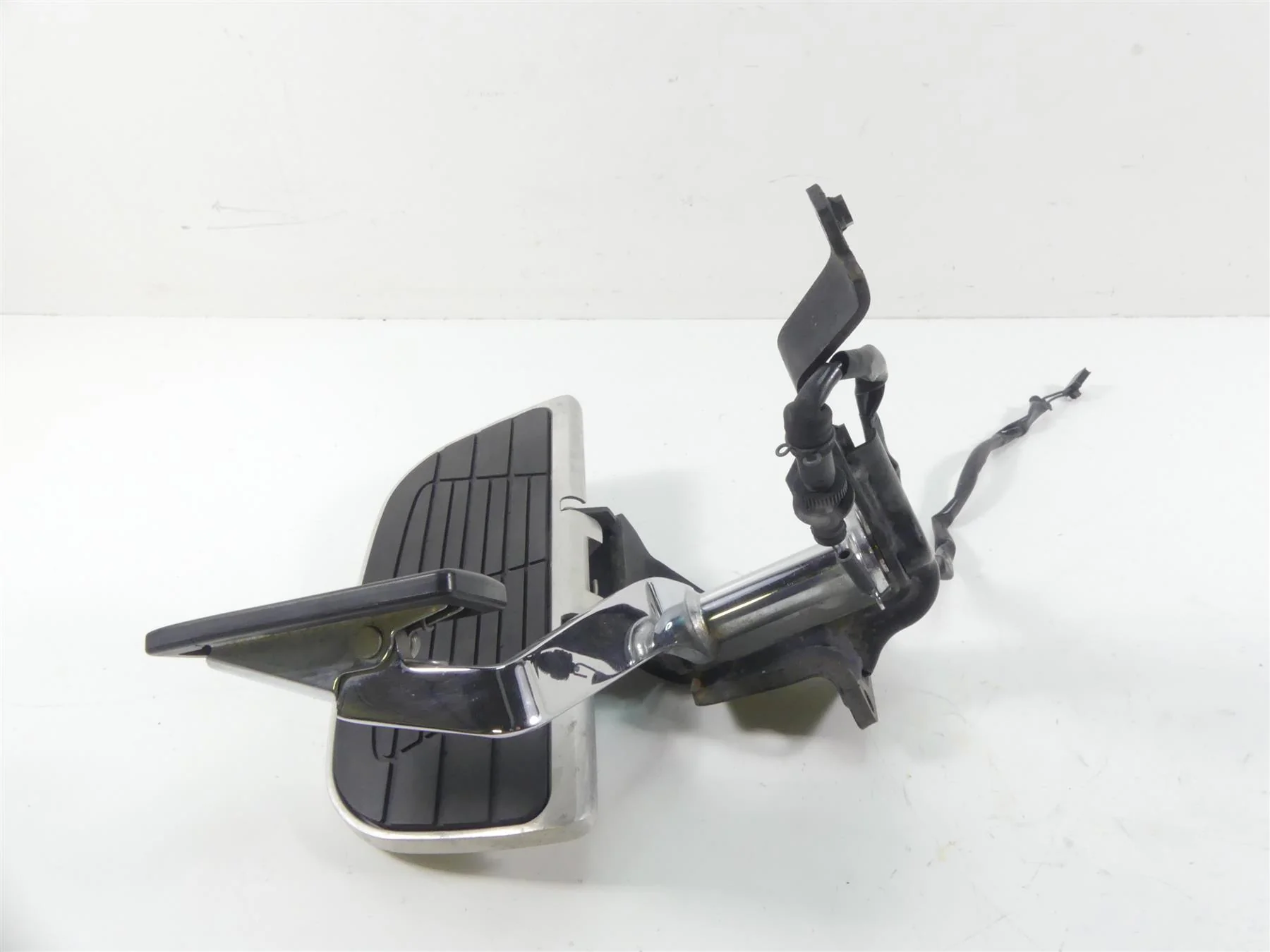 2009 Honda VTX1300 Touring Front Right Floor Board & Brake Pedal 50615-MEA-670 - Image 4