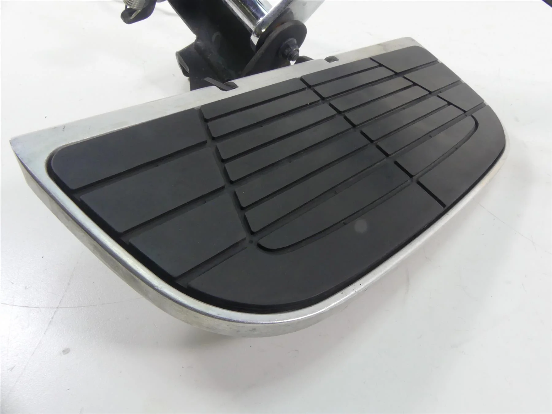 2009 Honda VTX1300 Touring Front Right Floor Board & Brake Pedal 50615-MEA-670 - Image 7