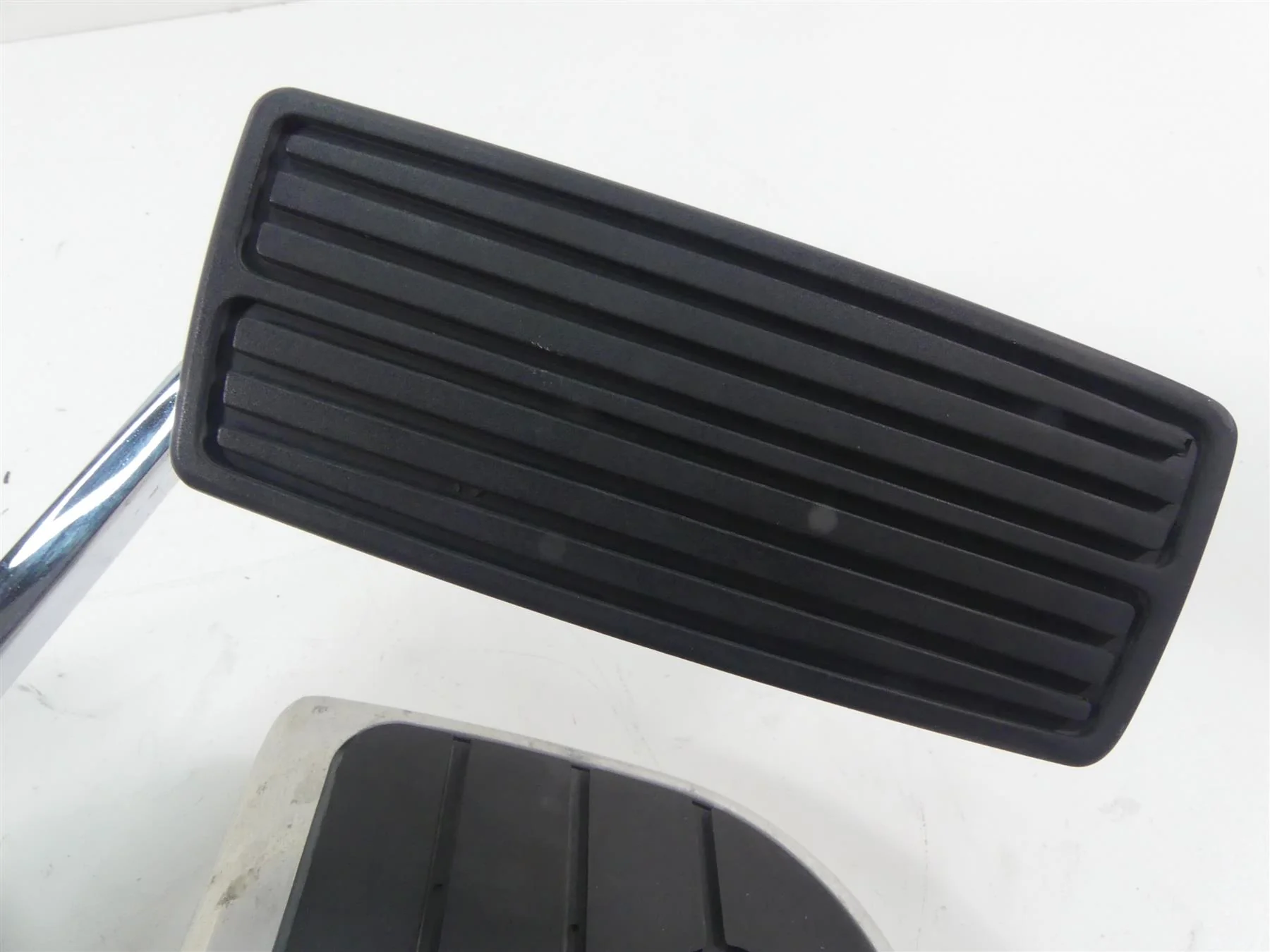 2009 Honda VTX1300 Touring Front Right Floor Board & Brake Pedal 50615-MEA-670 - Image 9