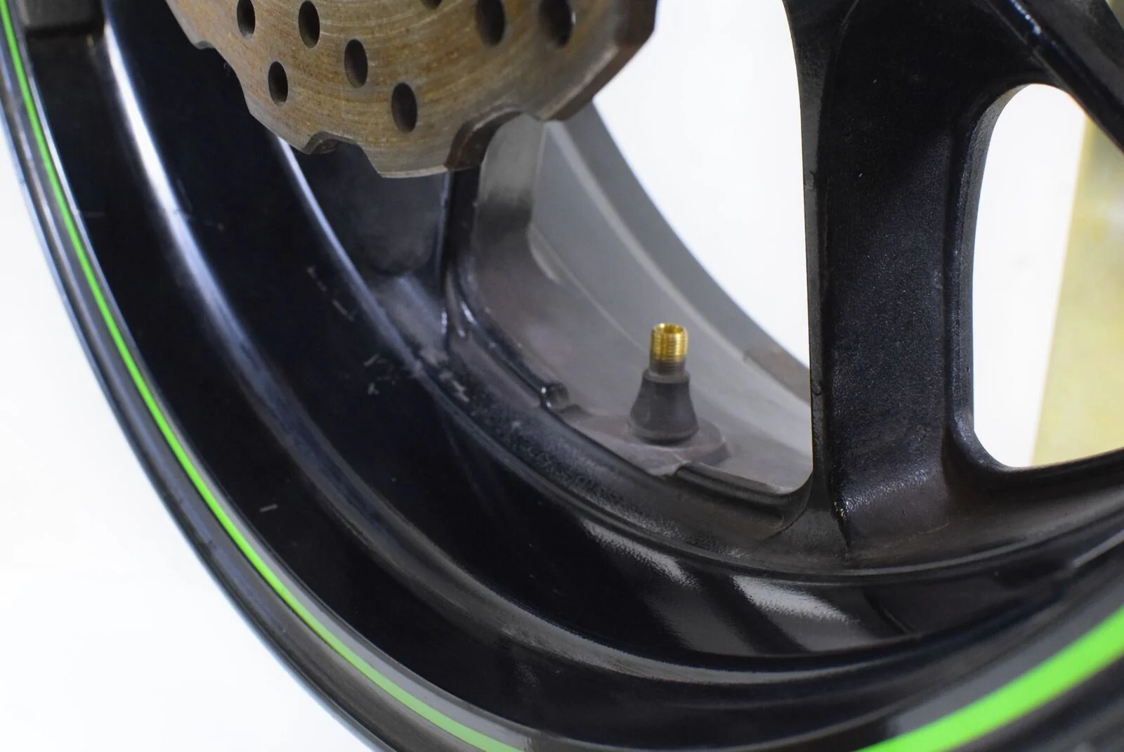 2009 Kawasaki ZX1400 ZX14 R Ninja Rear Wheel Rim 17 x 6 41073-0617-18F - Image 7
