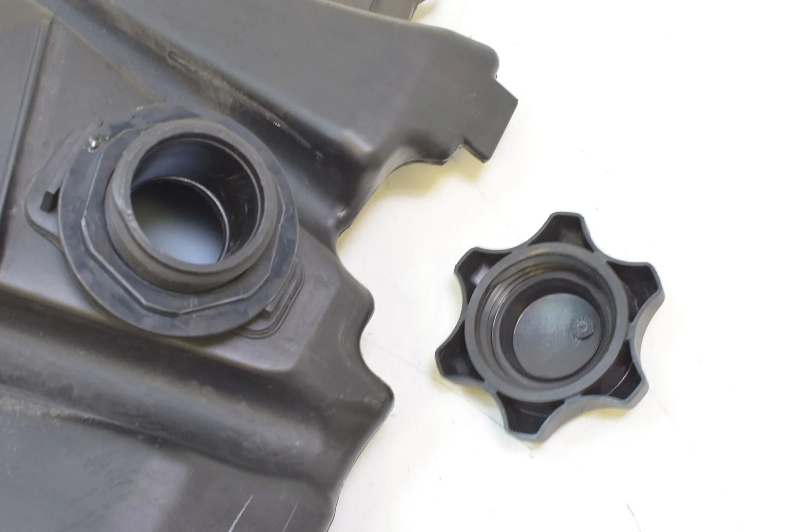 2009 Ski-Doo Summit Everest 800R PTEK Fuel Gas Petrol Tank 513033534 - Image 8