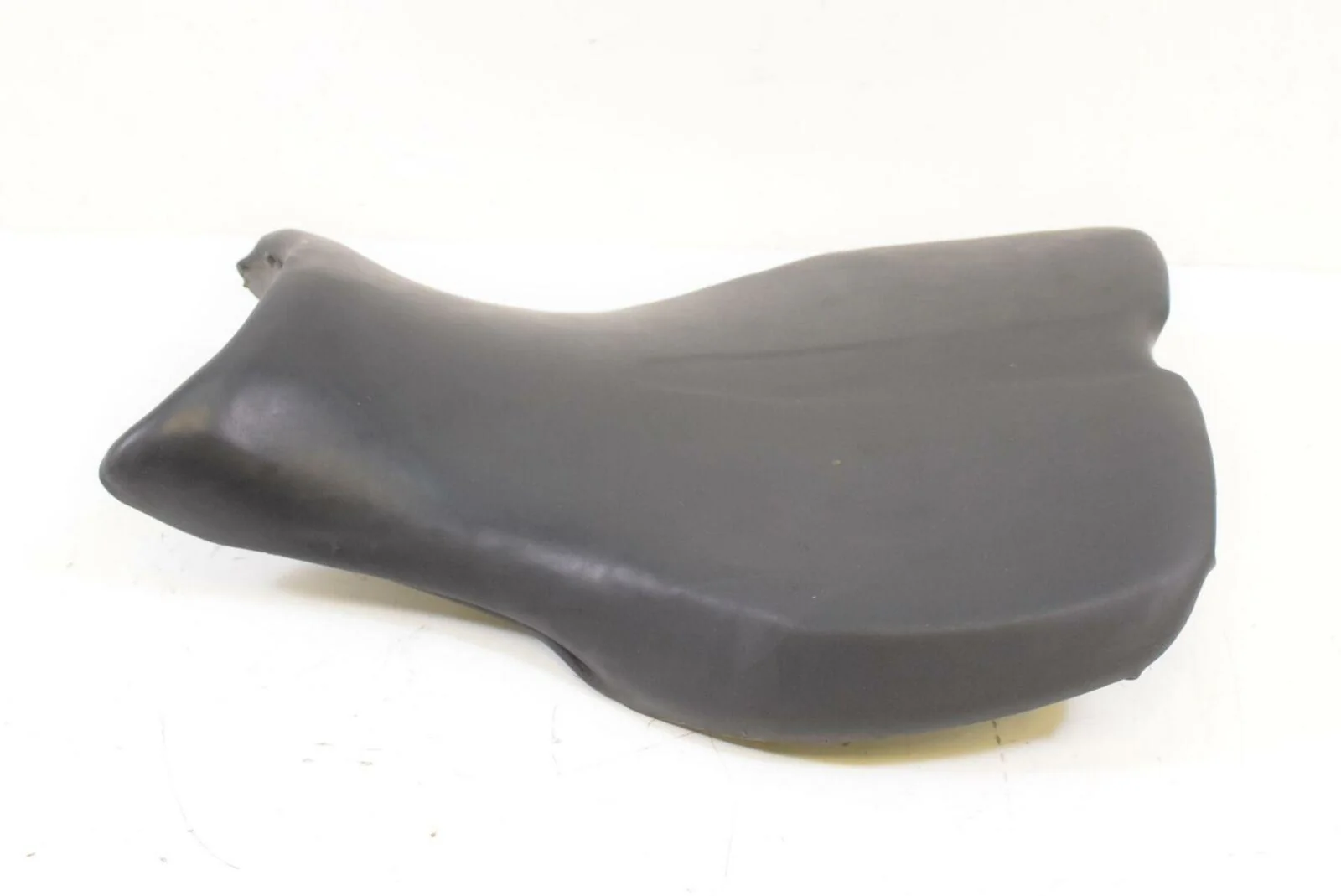 2009 Triumph Daytona 675 Front Rider Driver Seat Saddle T2306402 - Image 2
