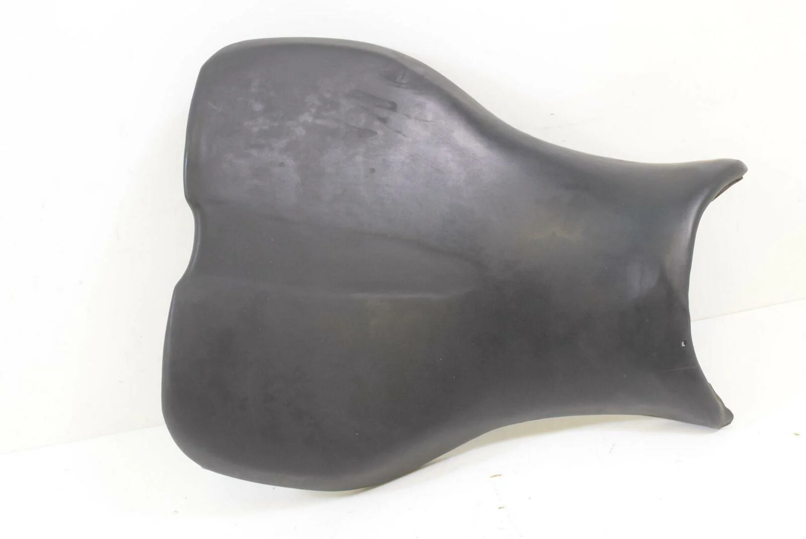 2009 Triumph Daytona 675 Front Rider Driver Seat Saddle T2306402 - Image 5