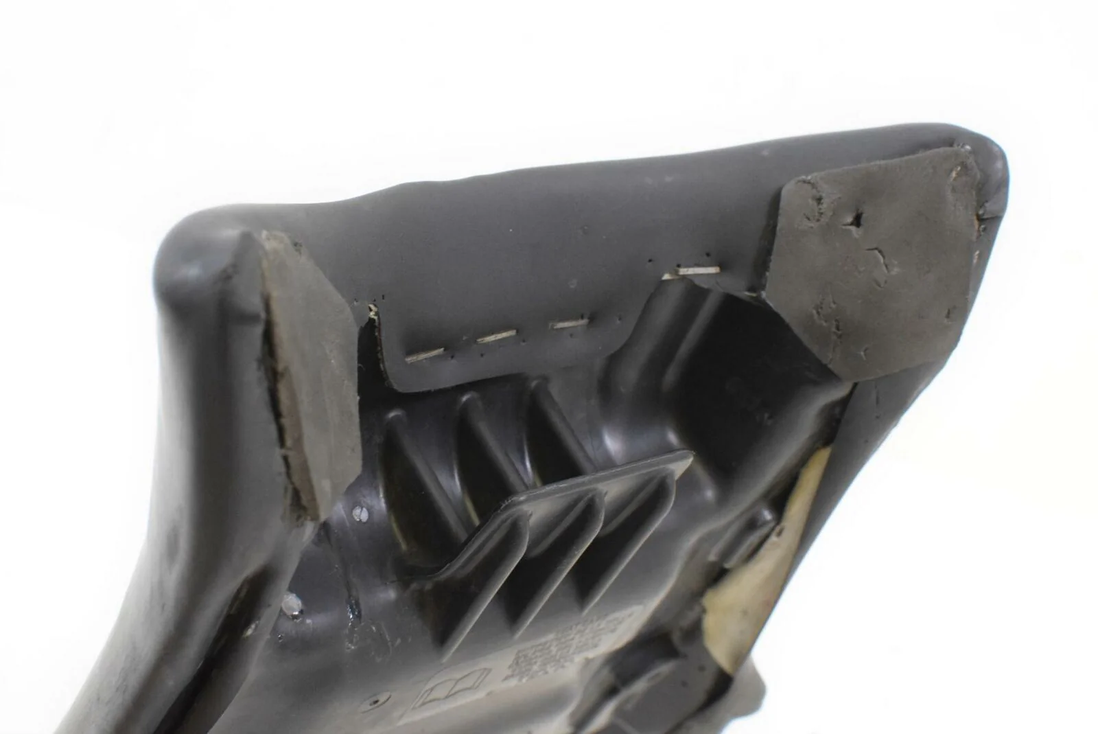 2009 Triumph Daytona 675 Front Rider Driver Seat Saddle T2306402 - Image 7