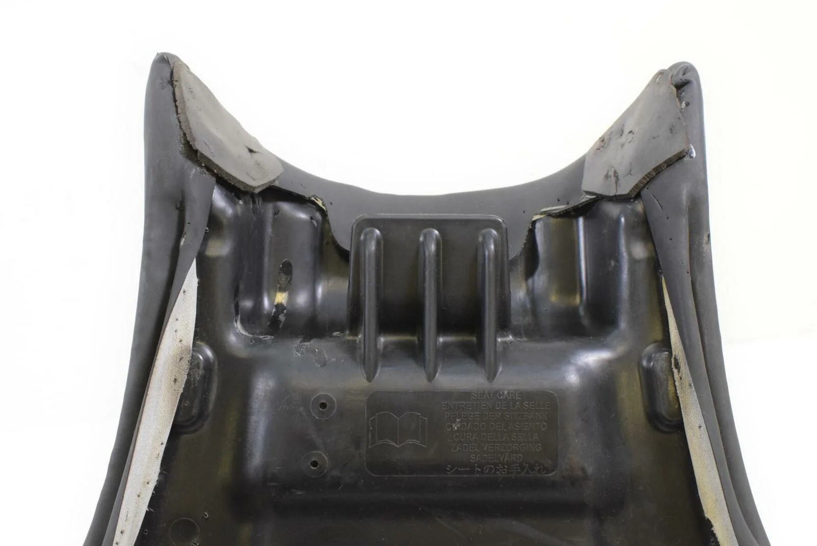 2009 Triumph Daytona 675 Front Rider Driver Seat Saddle T2306402 - Image 8